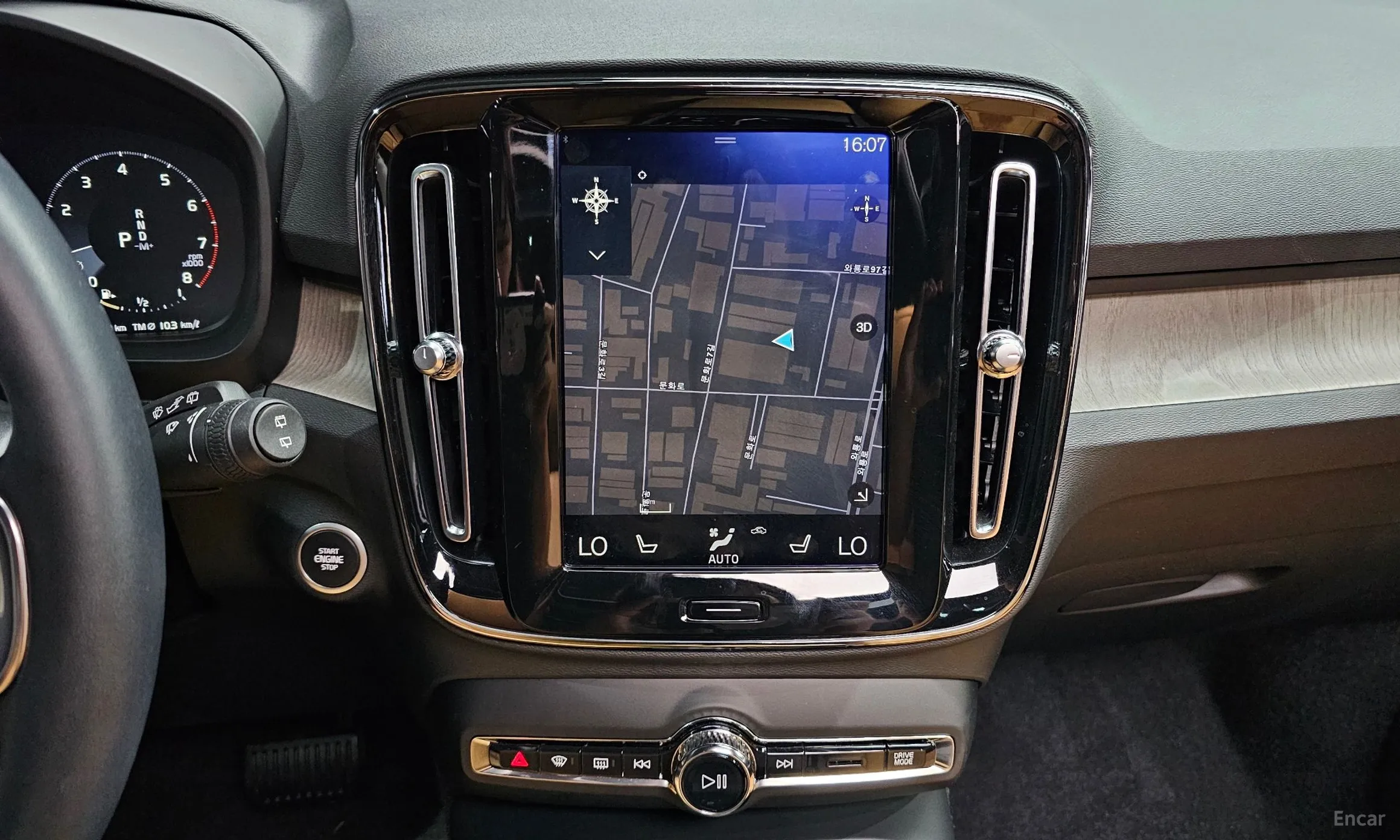 Volvo XC40 превью 12