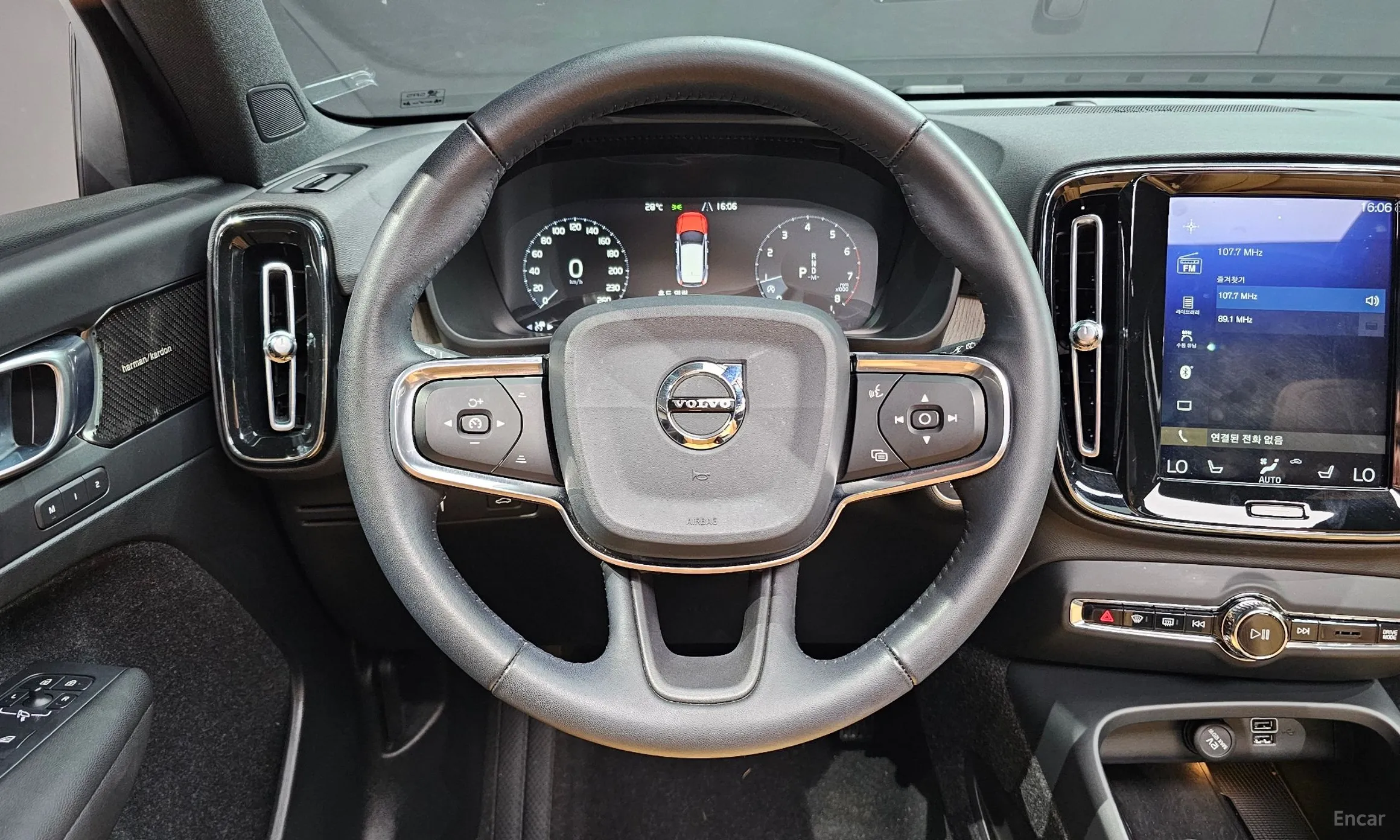 Volvo XC40 превью 13