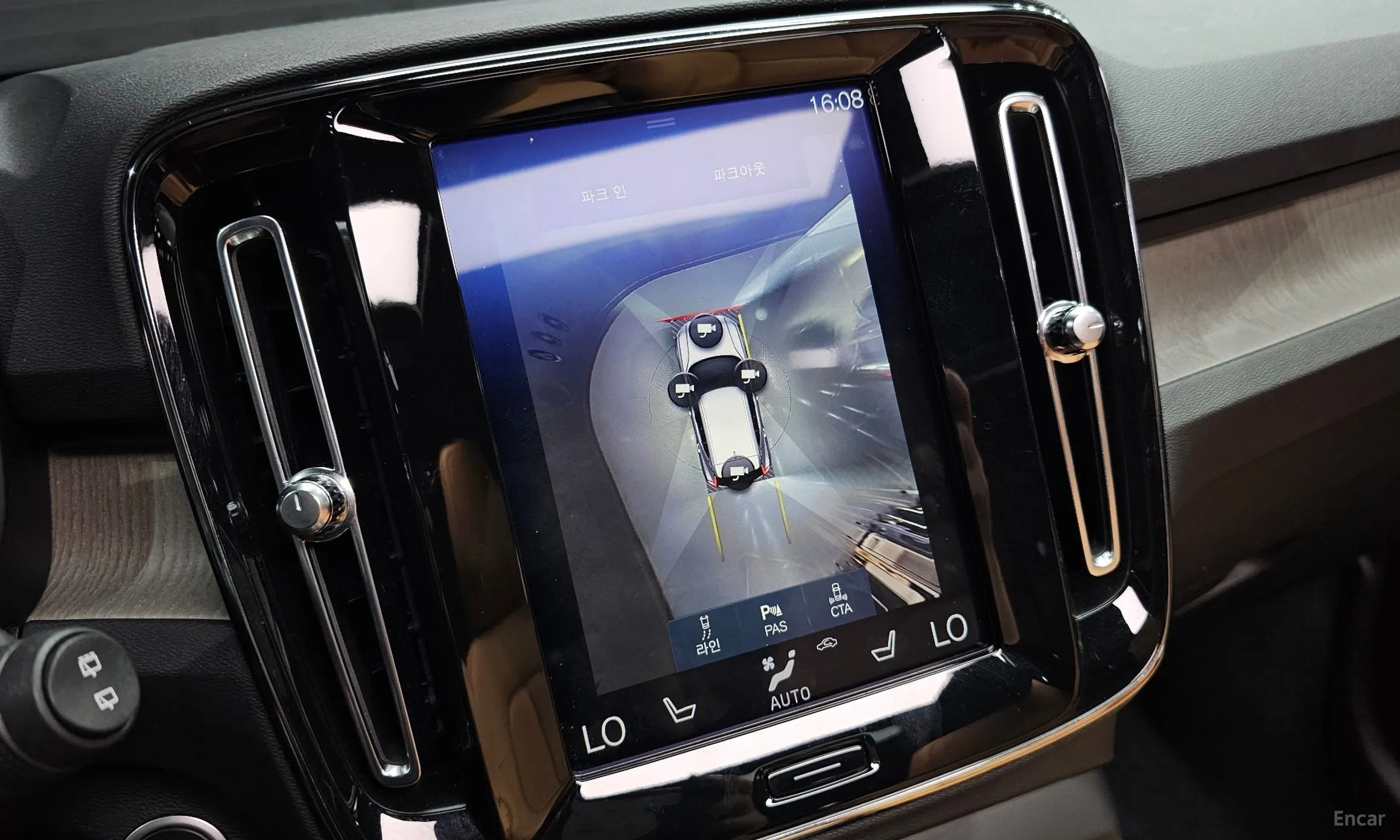 Volvo XC40 превью 14