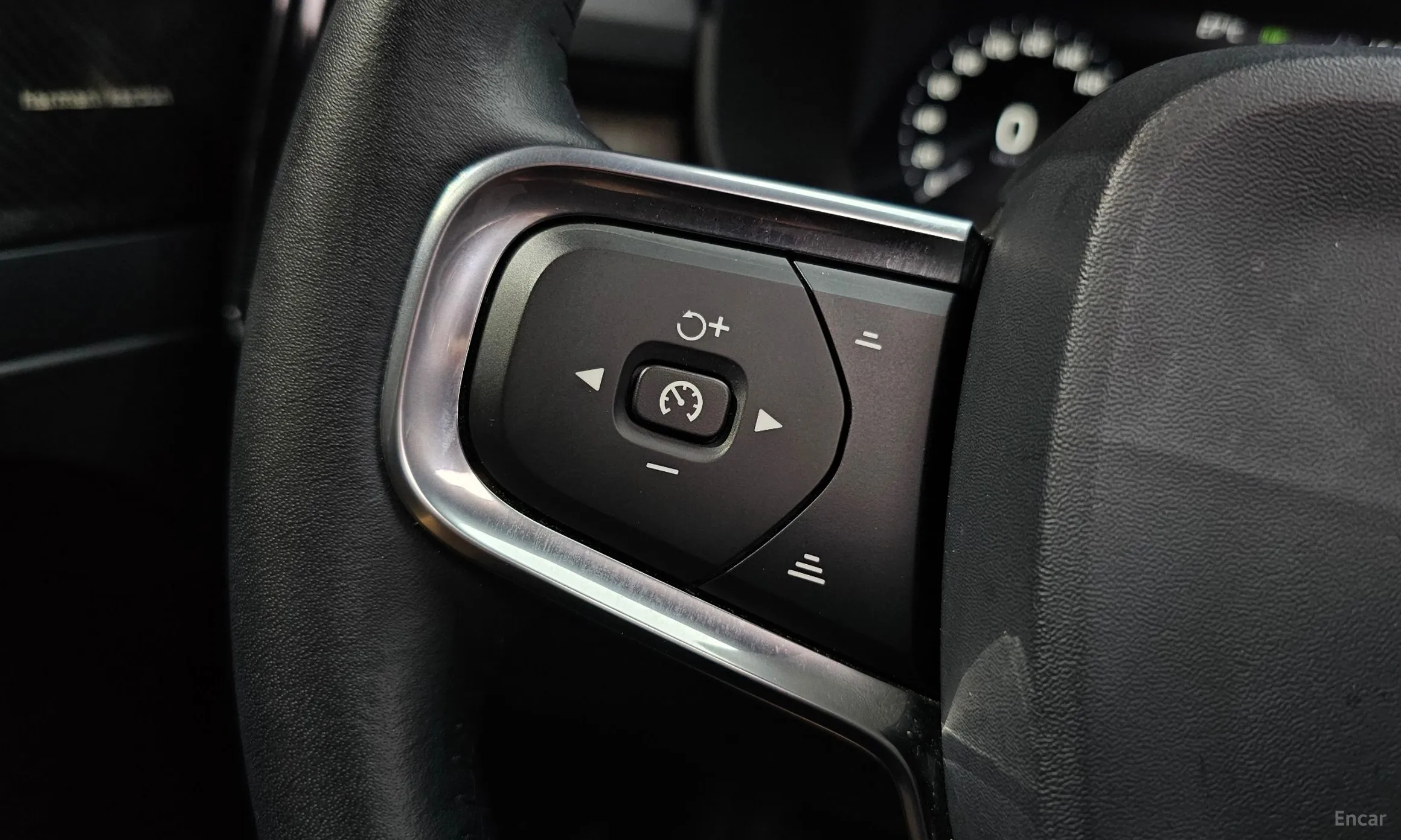 Volvo XC40 превью 15