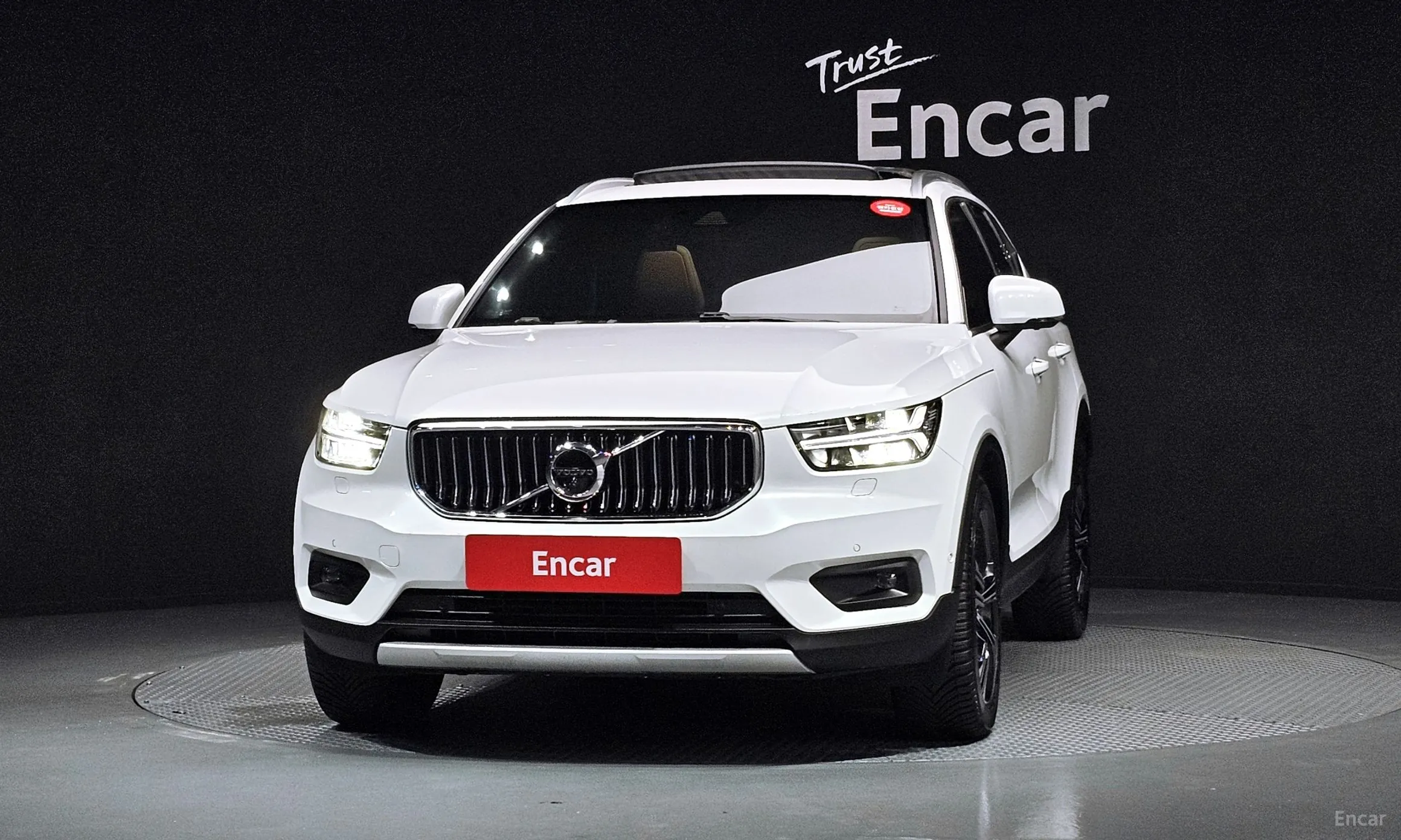 Volvo XC40 превью 3