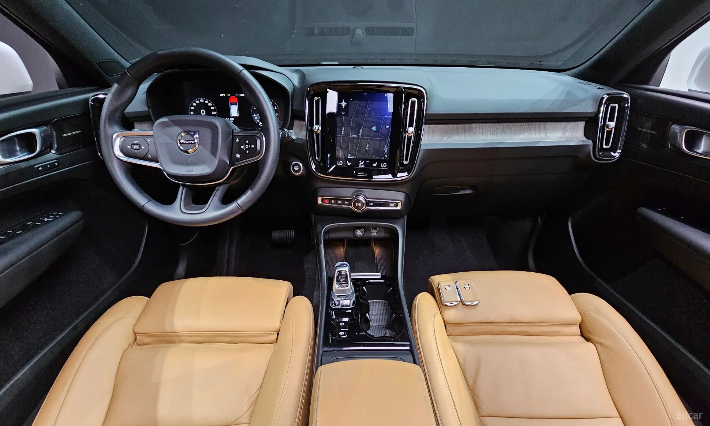 Volvo XC40 превью 7