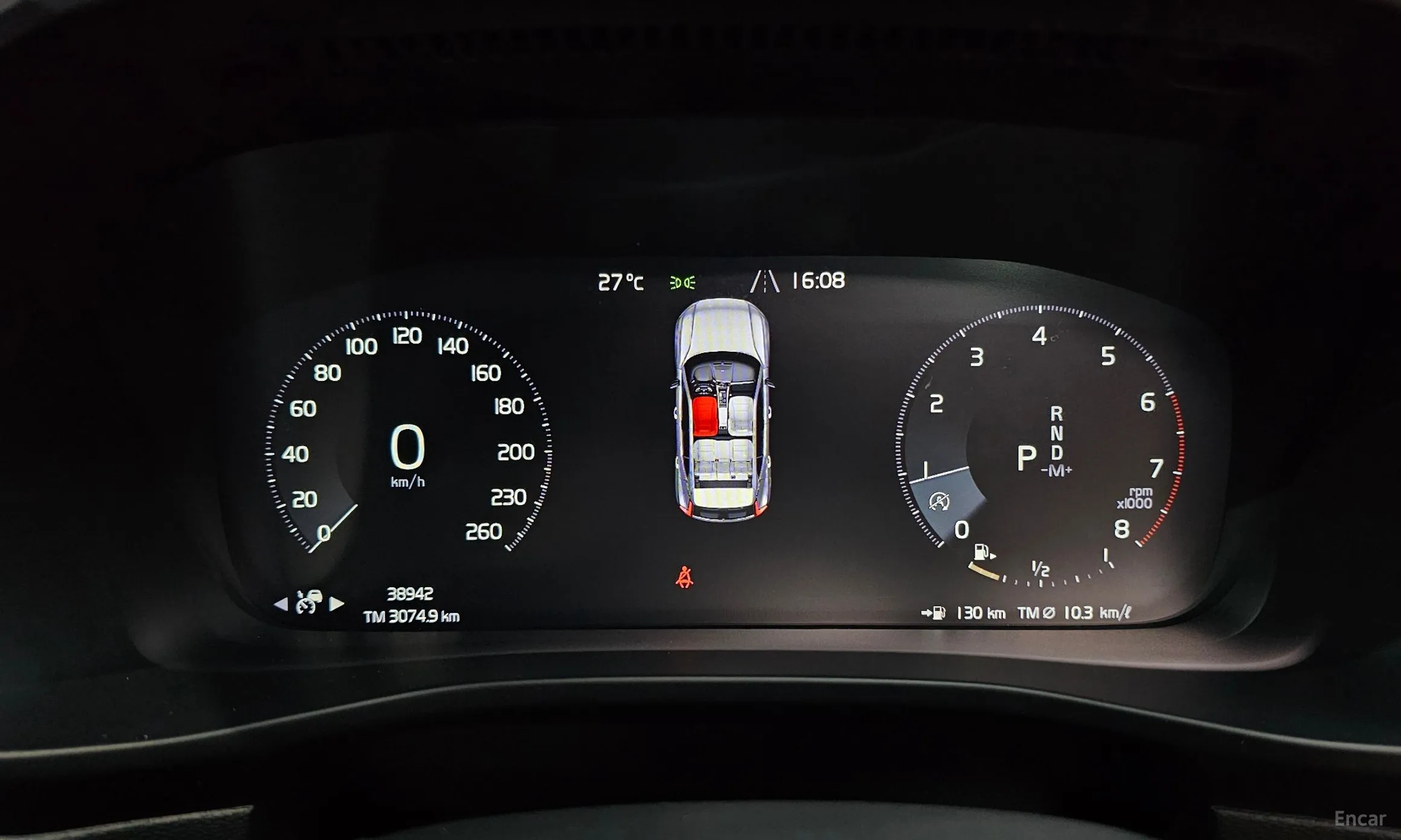 Volvo XC40 превью 8