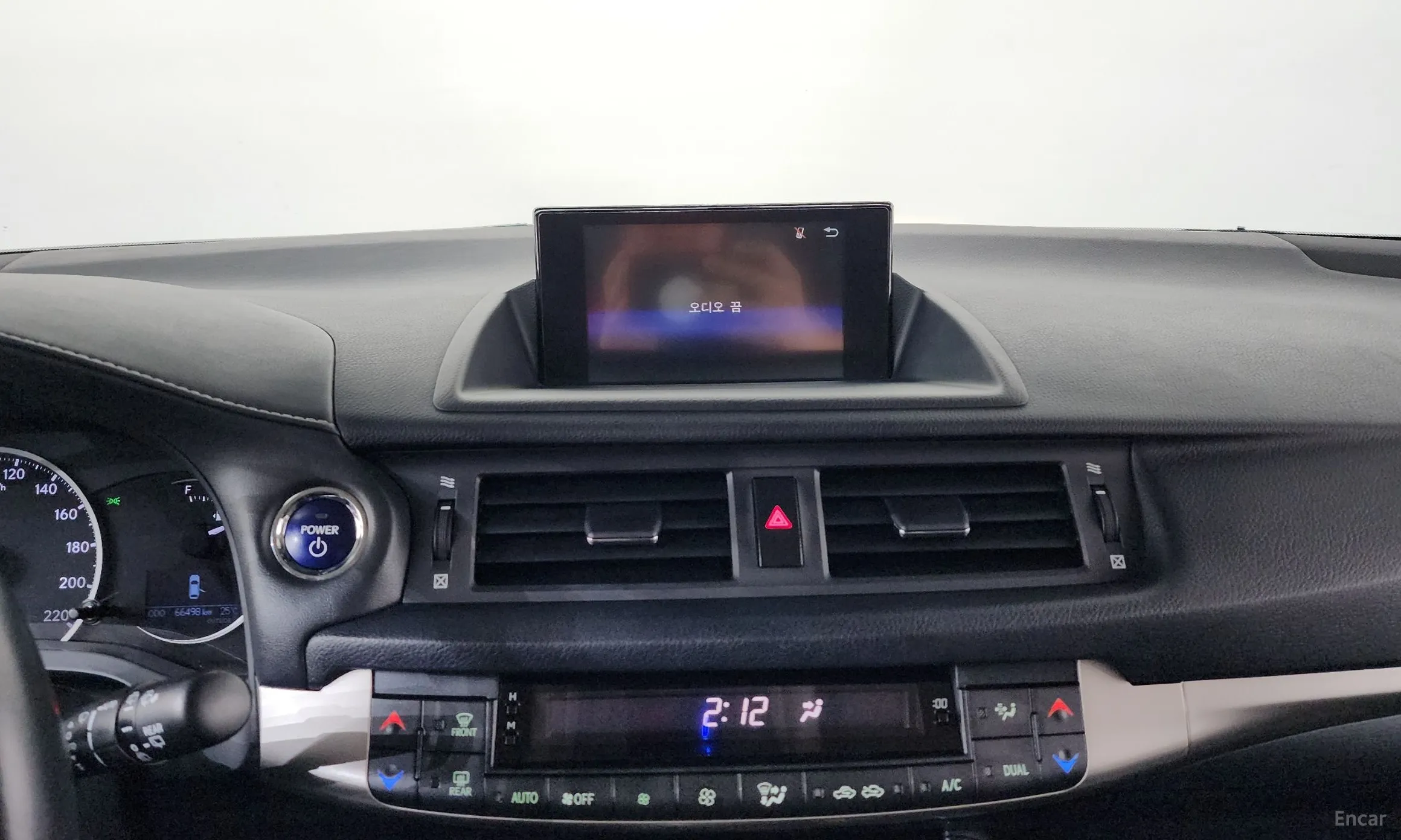 Lexus CT200h превью 12