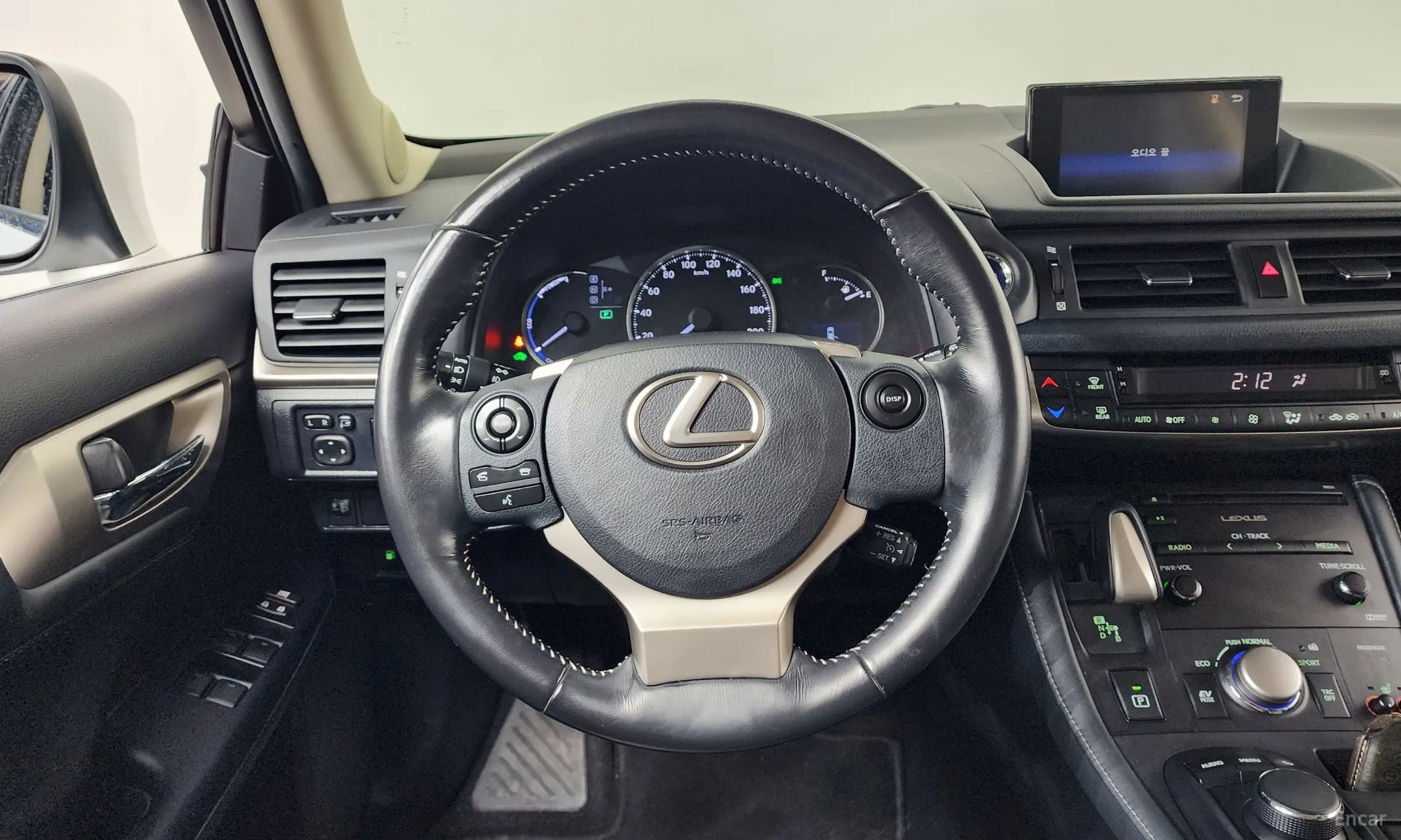 Lexus CT200h превью 13