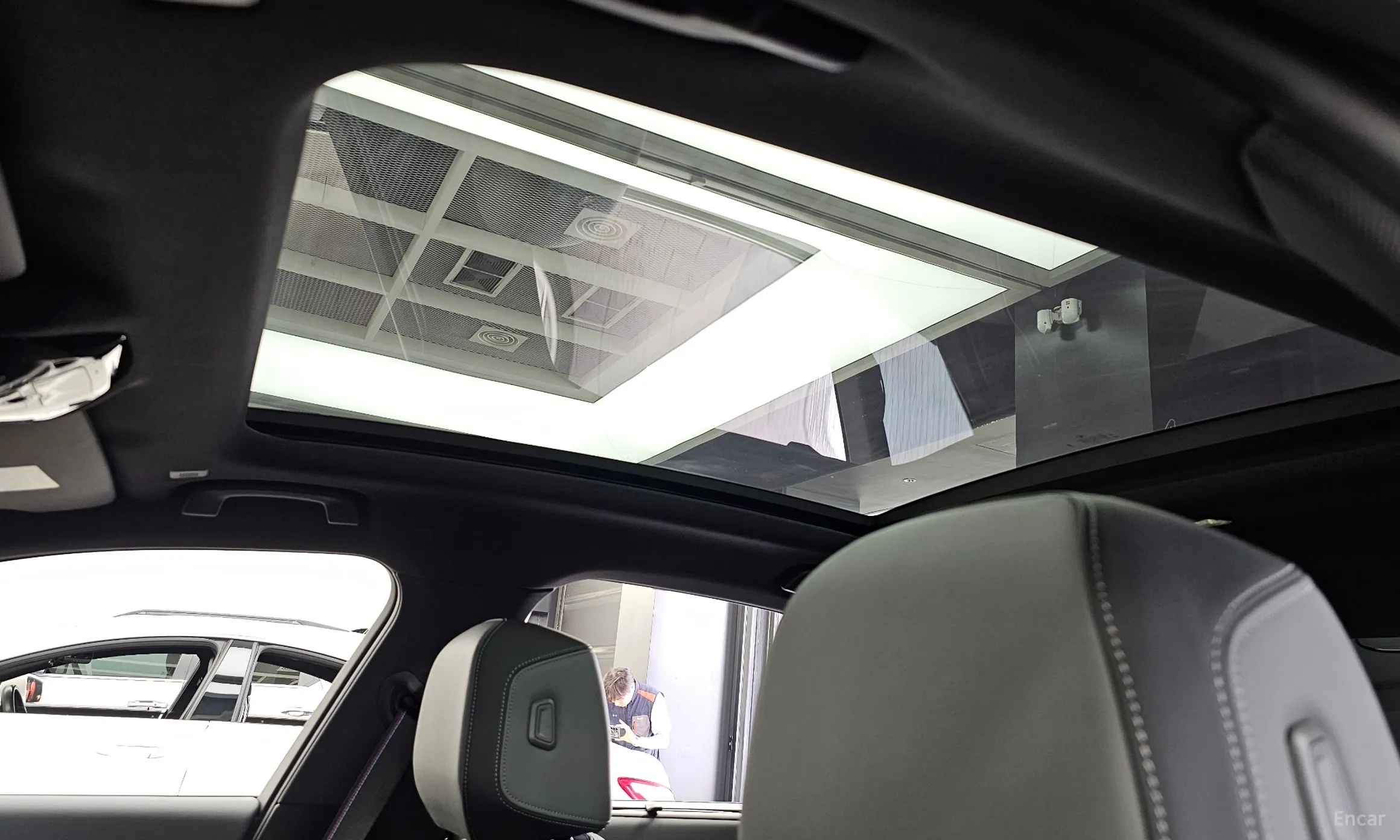 BMW 5 Series (G60) превью 19