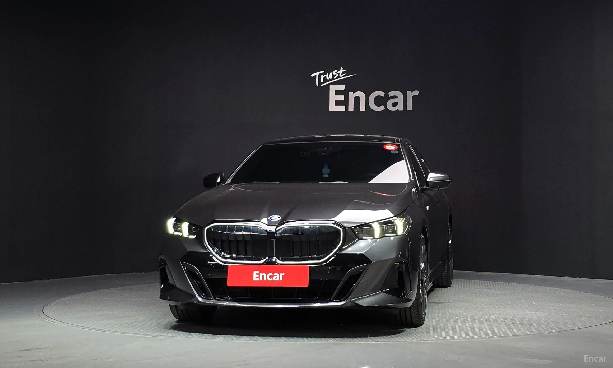 BMW 5 Series (G60) превью 3