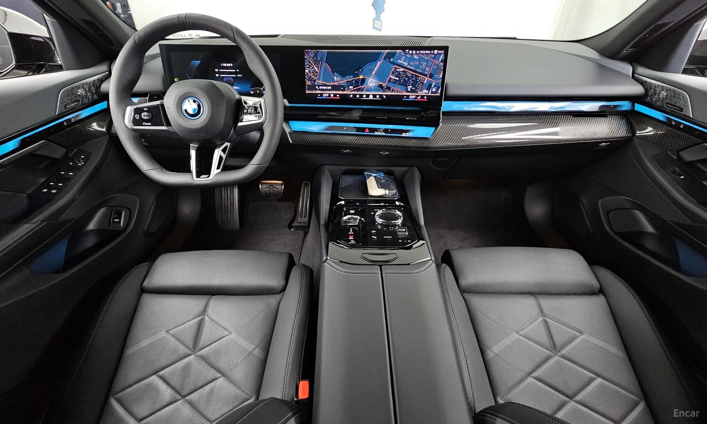 BMW 5 Series (G60) превью 7