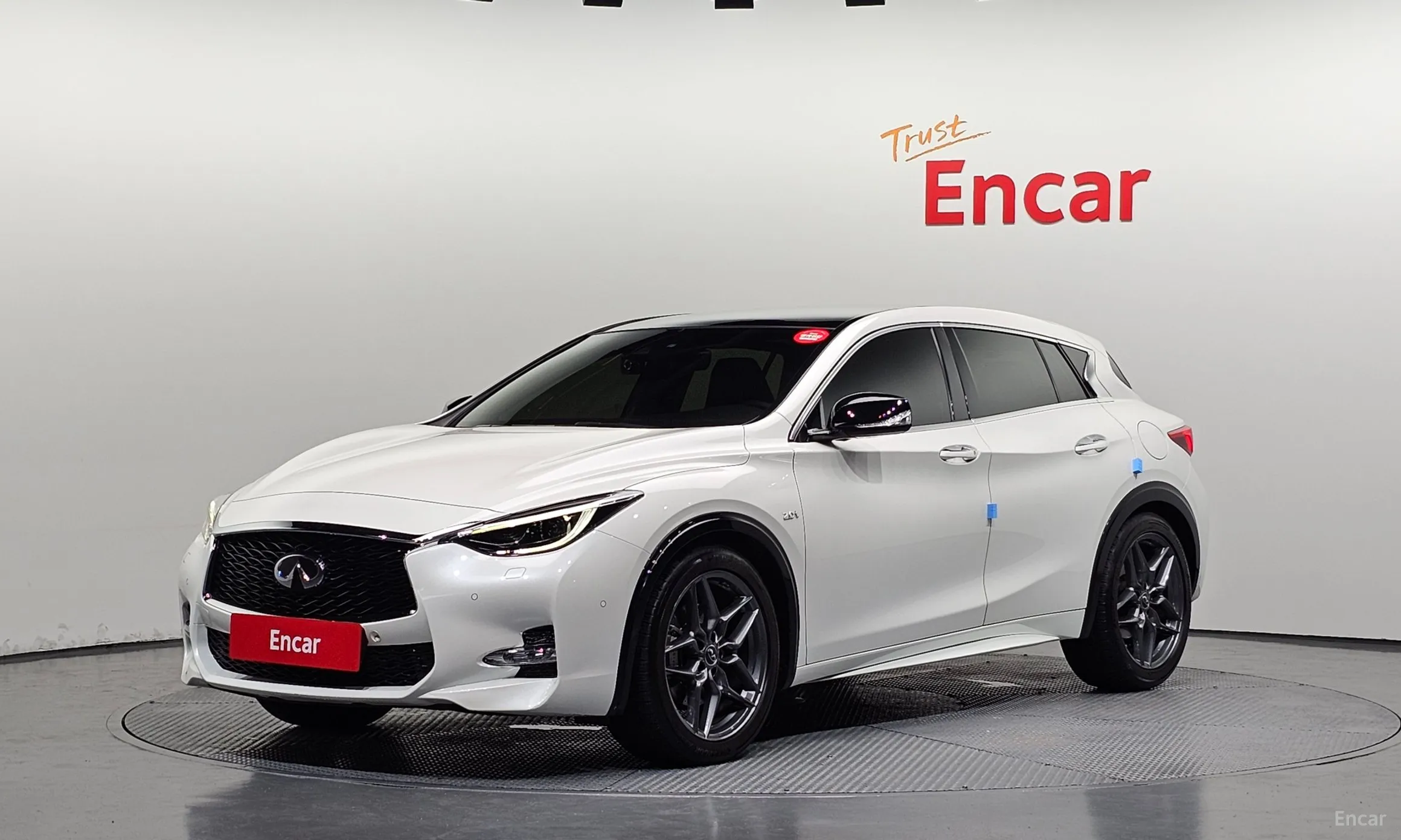 Infiniti Q30