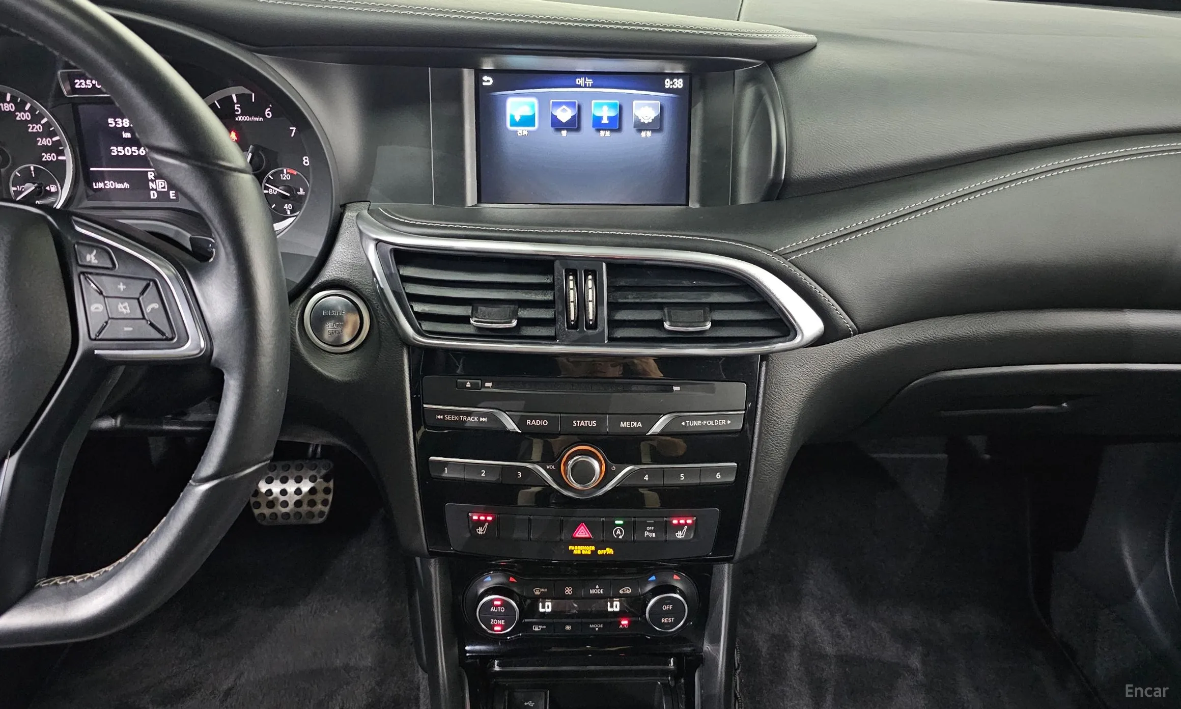 Infiniti Q30 превью 13