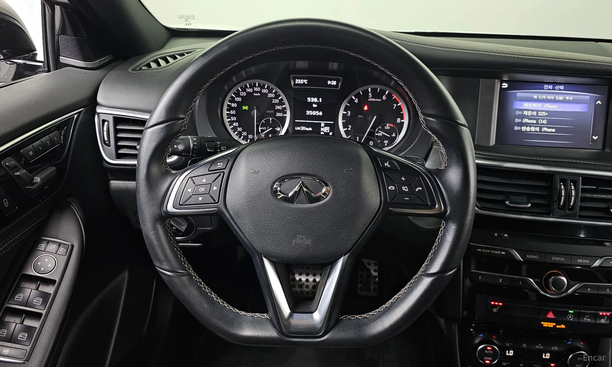 Infiniti Q30 превью 14