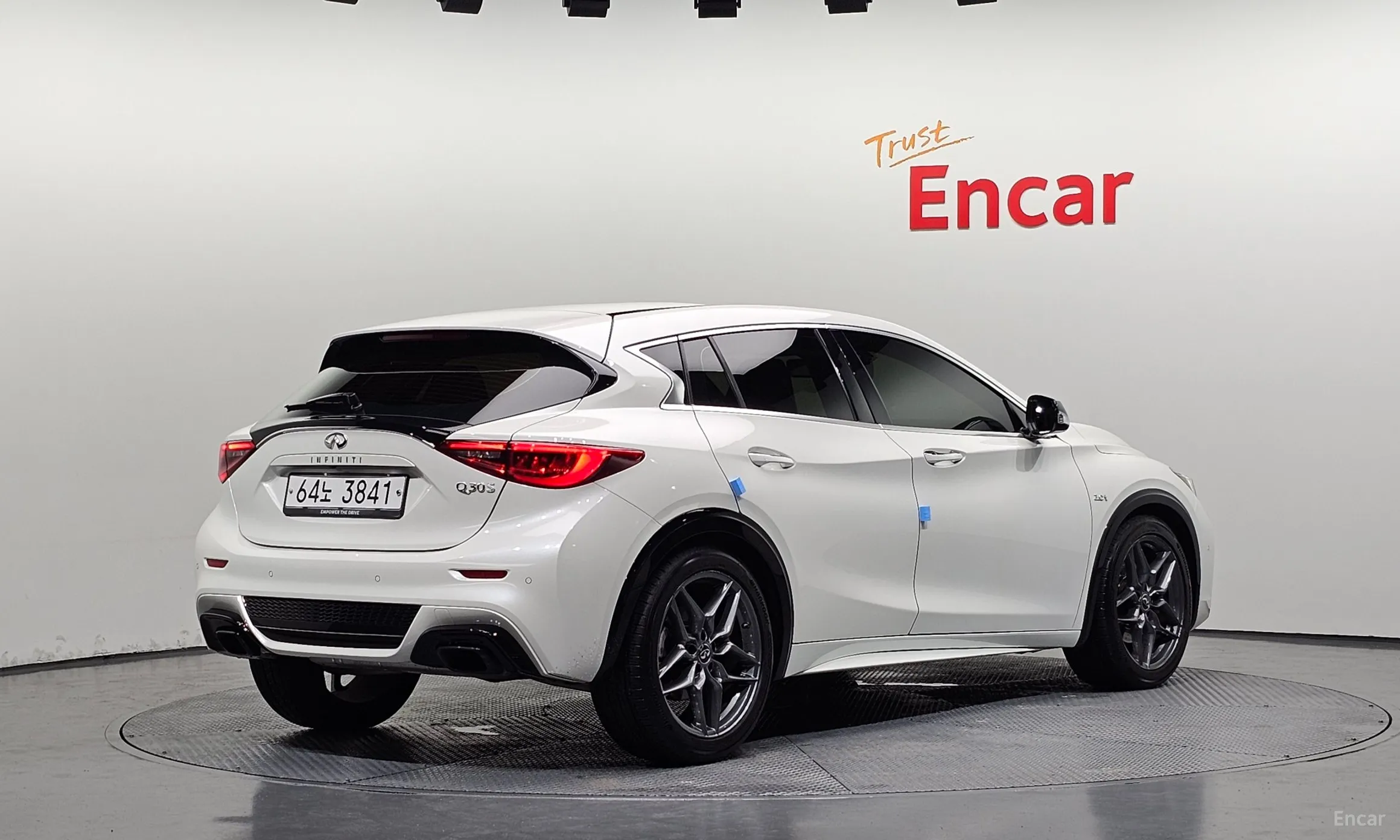 Infiniti Q30