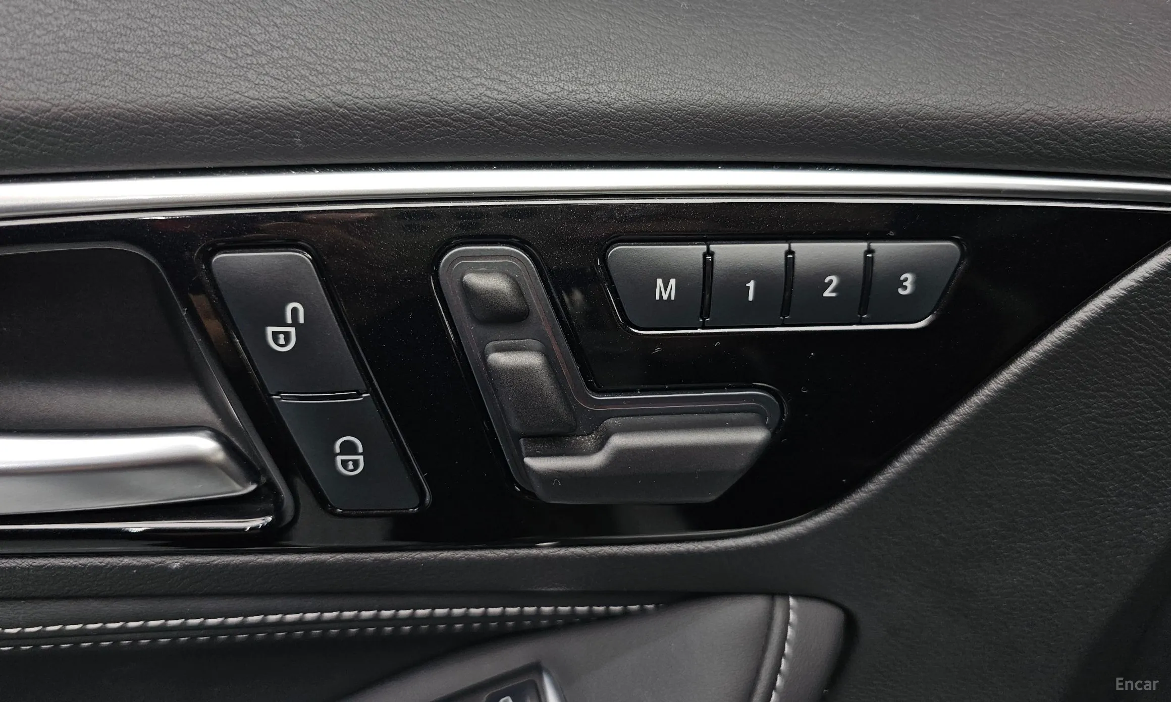 Infiniti Q30 превью 16