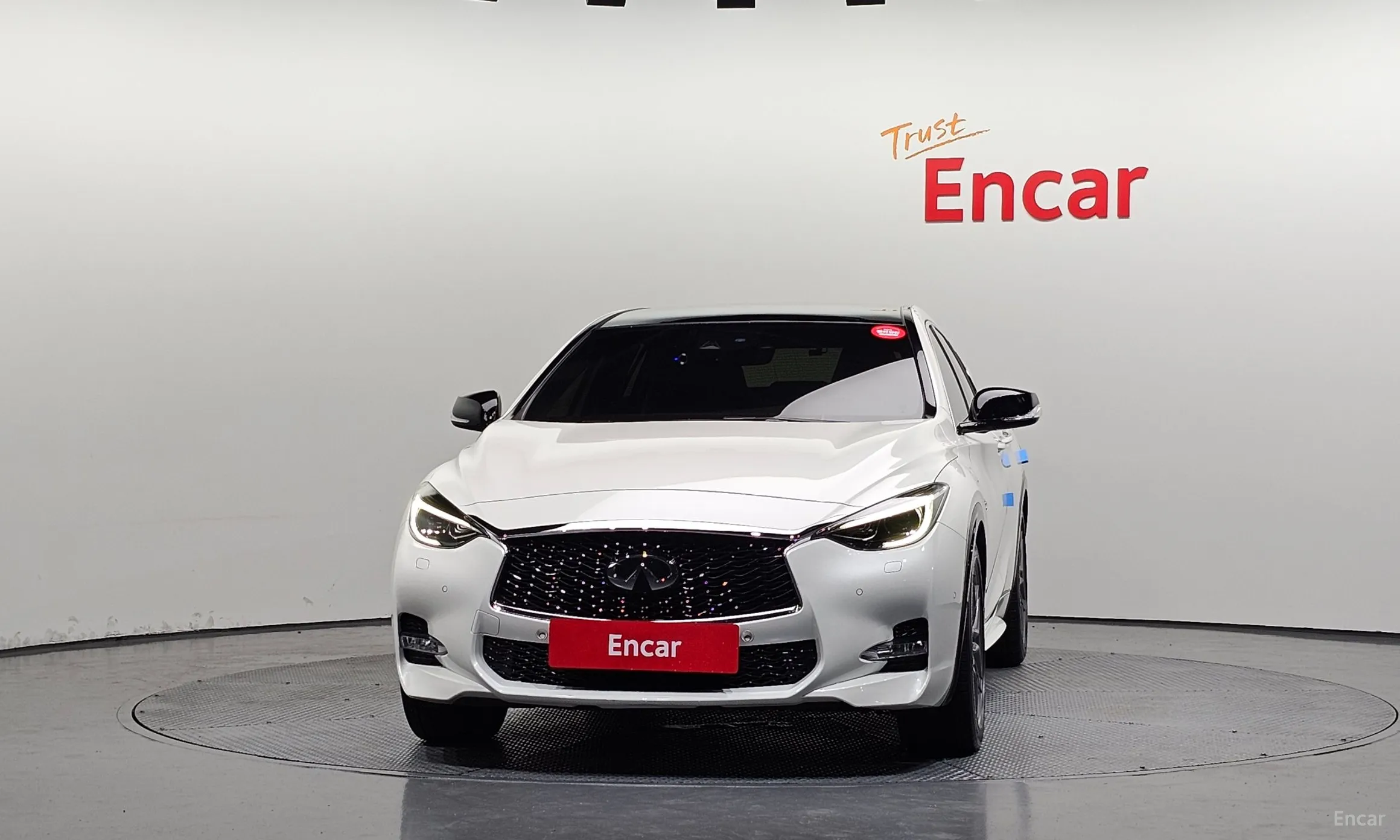 Infiniti Q30 превью 3