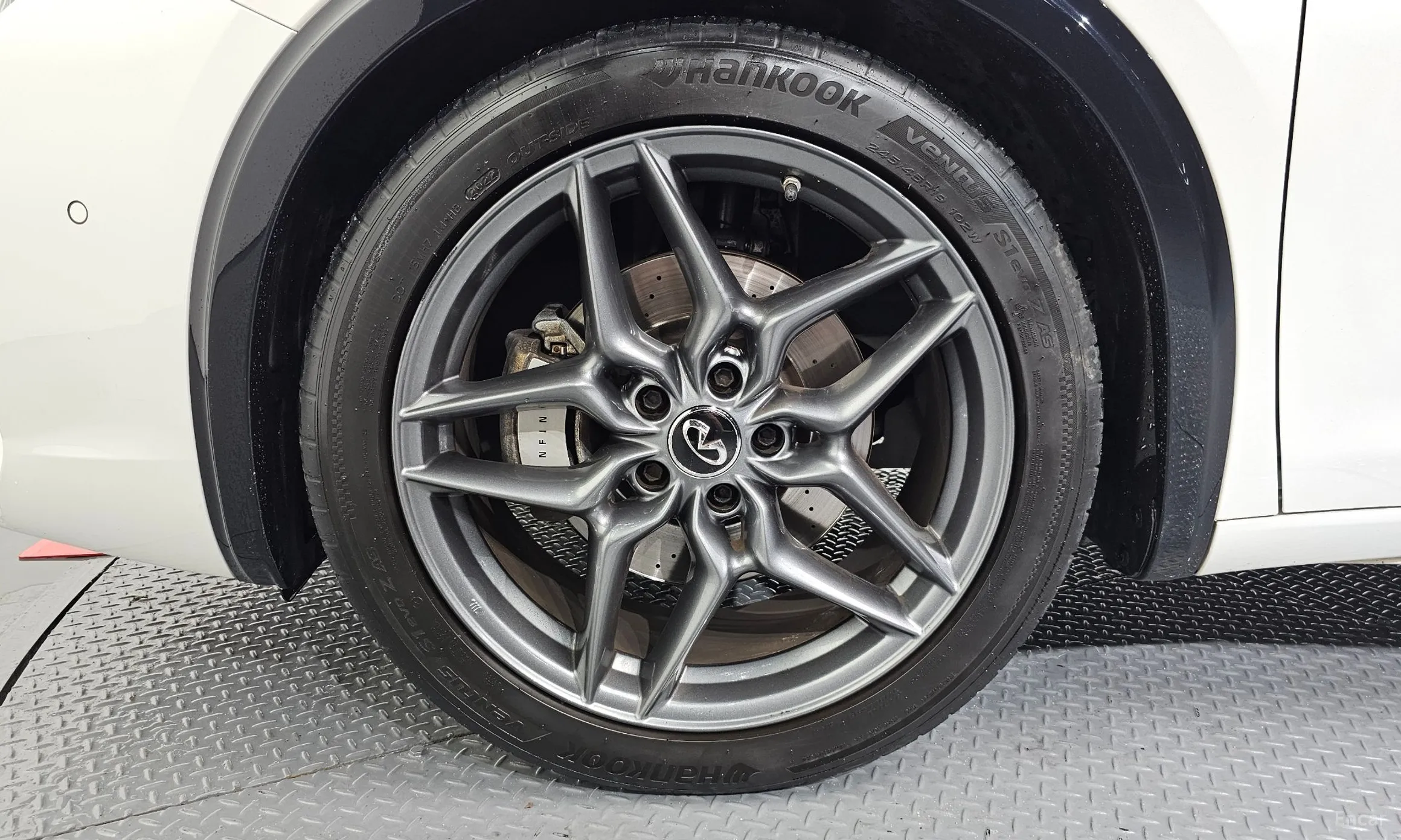 Infiniti Q30 превью 5