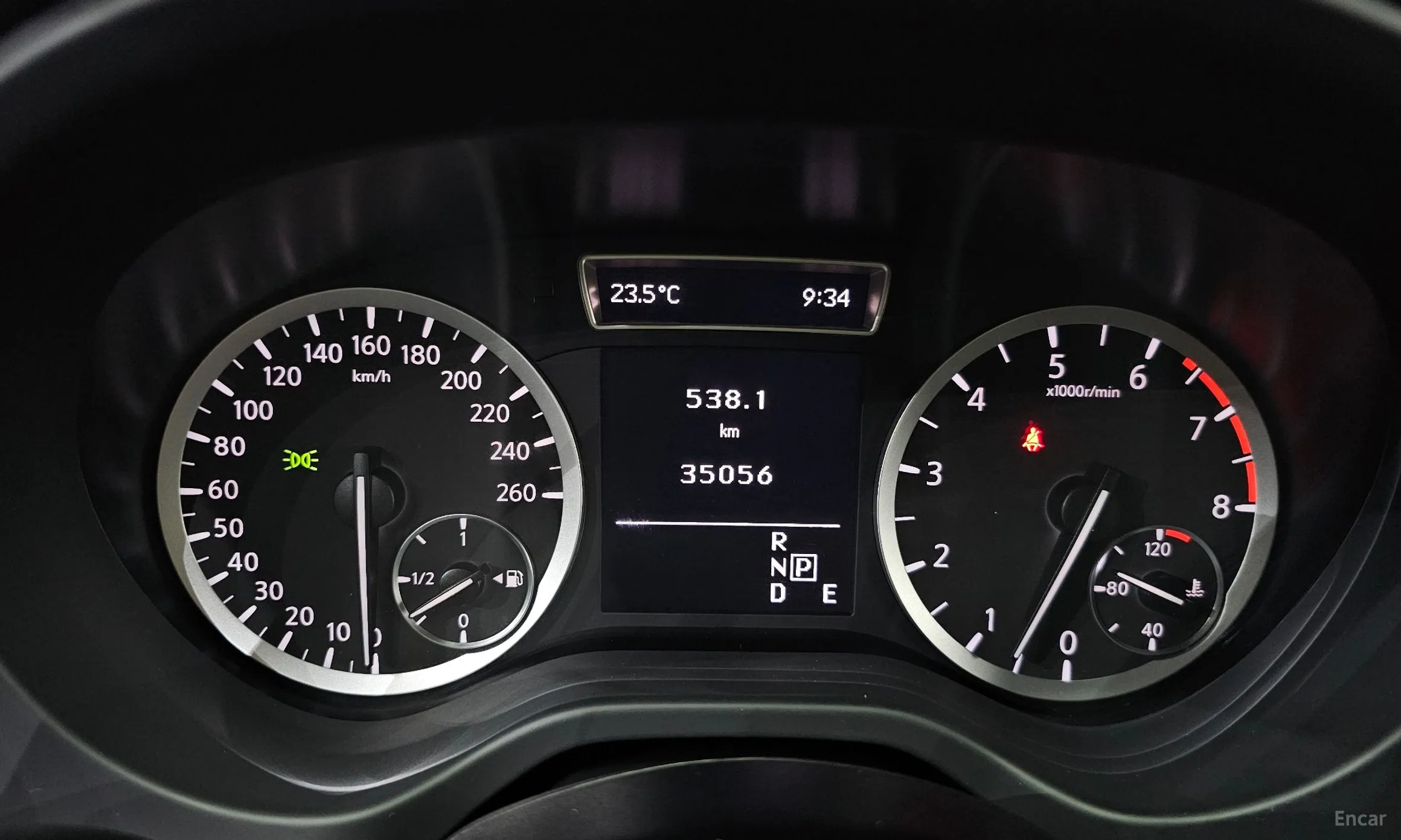 Infiniti Q30 превью 8