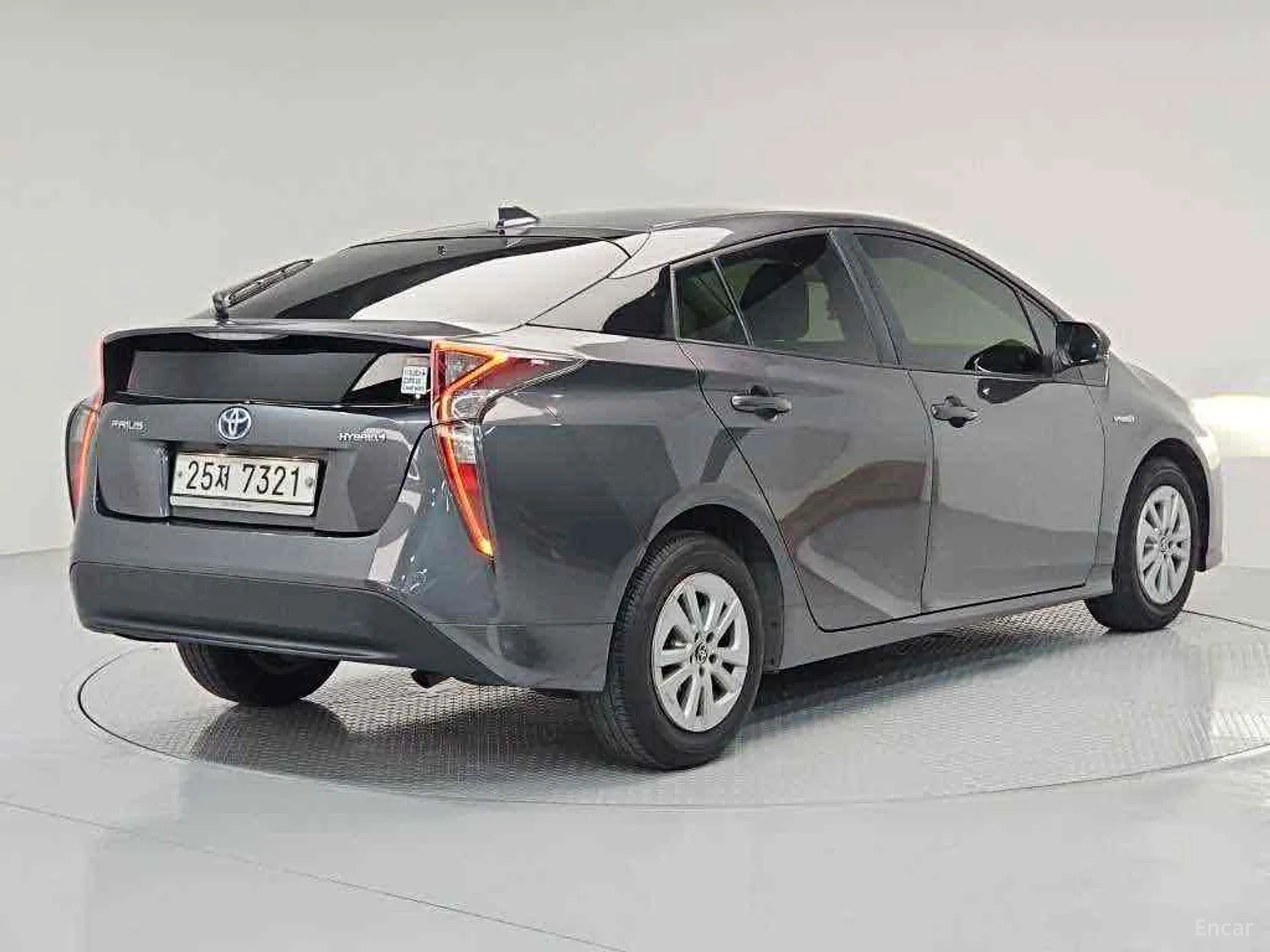 Toyota Prius 4th Generation превью 3