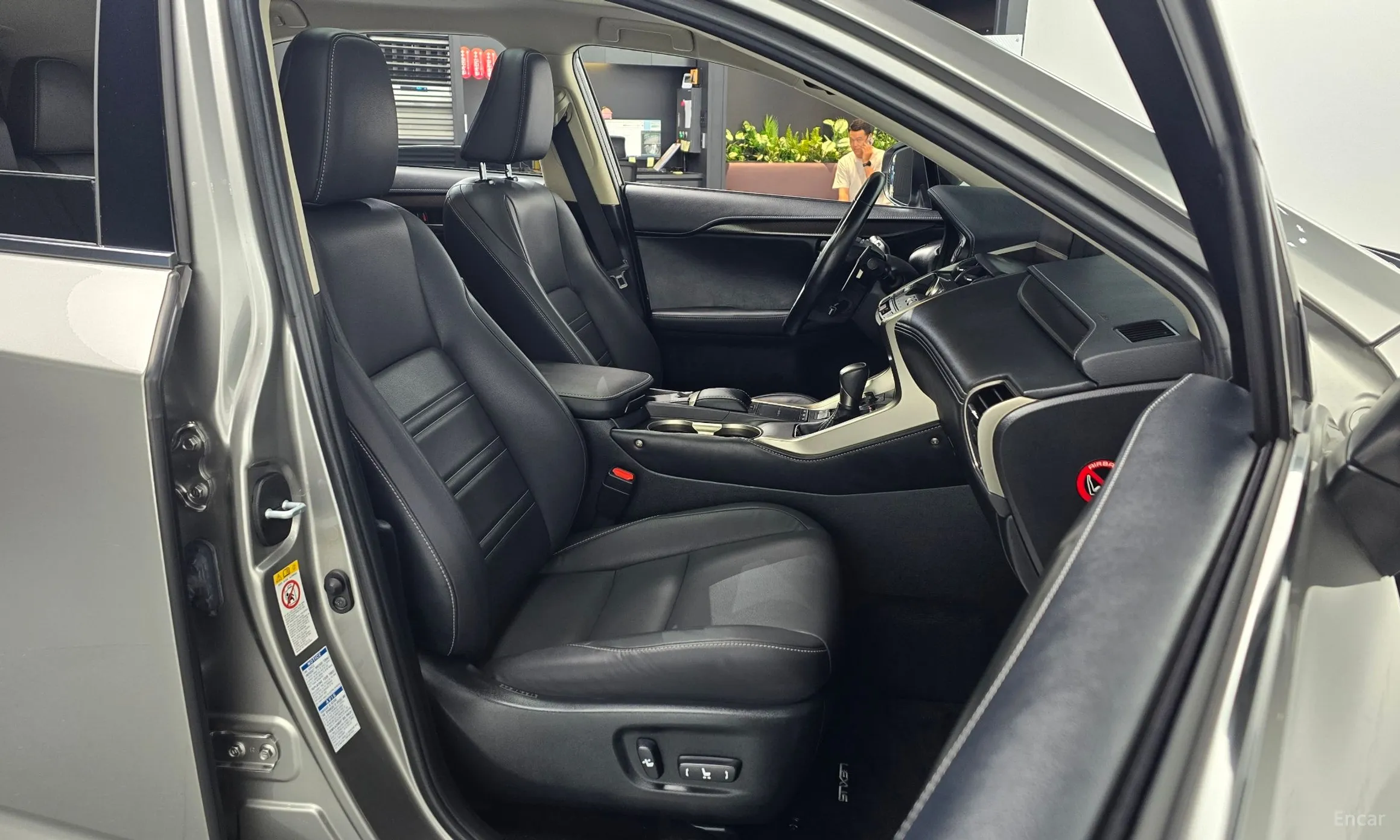 Lexus NX300h превью 10