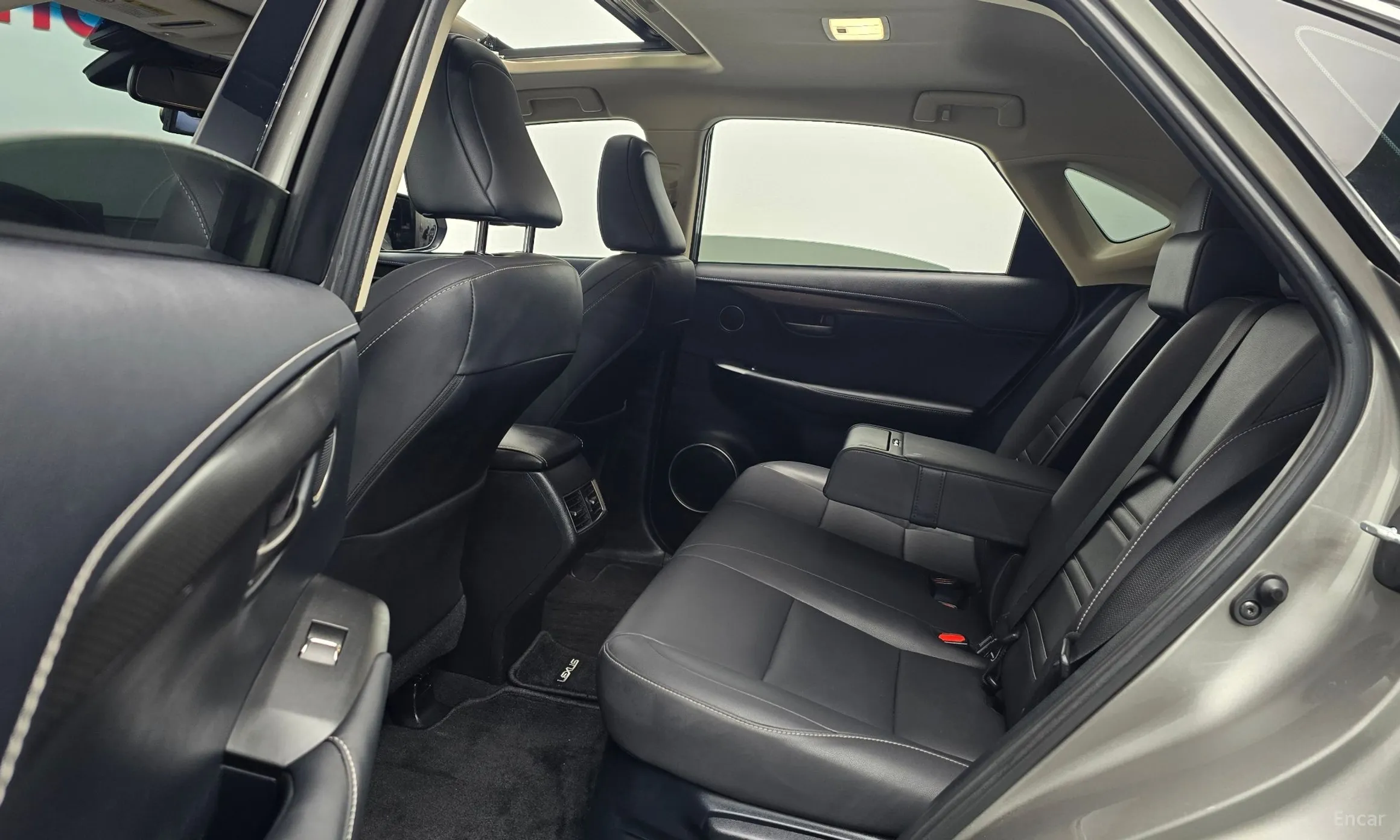 Lexus NX300h превью 12