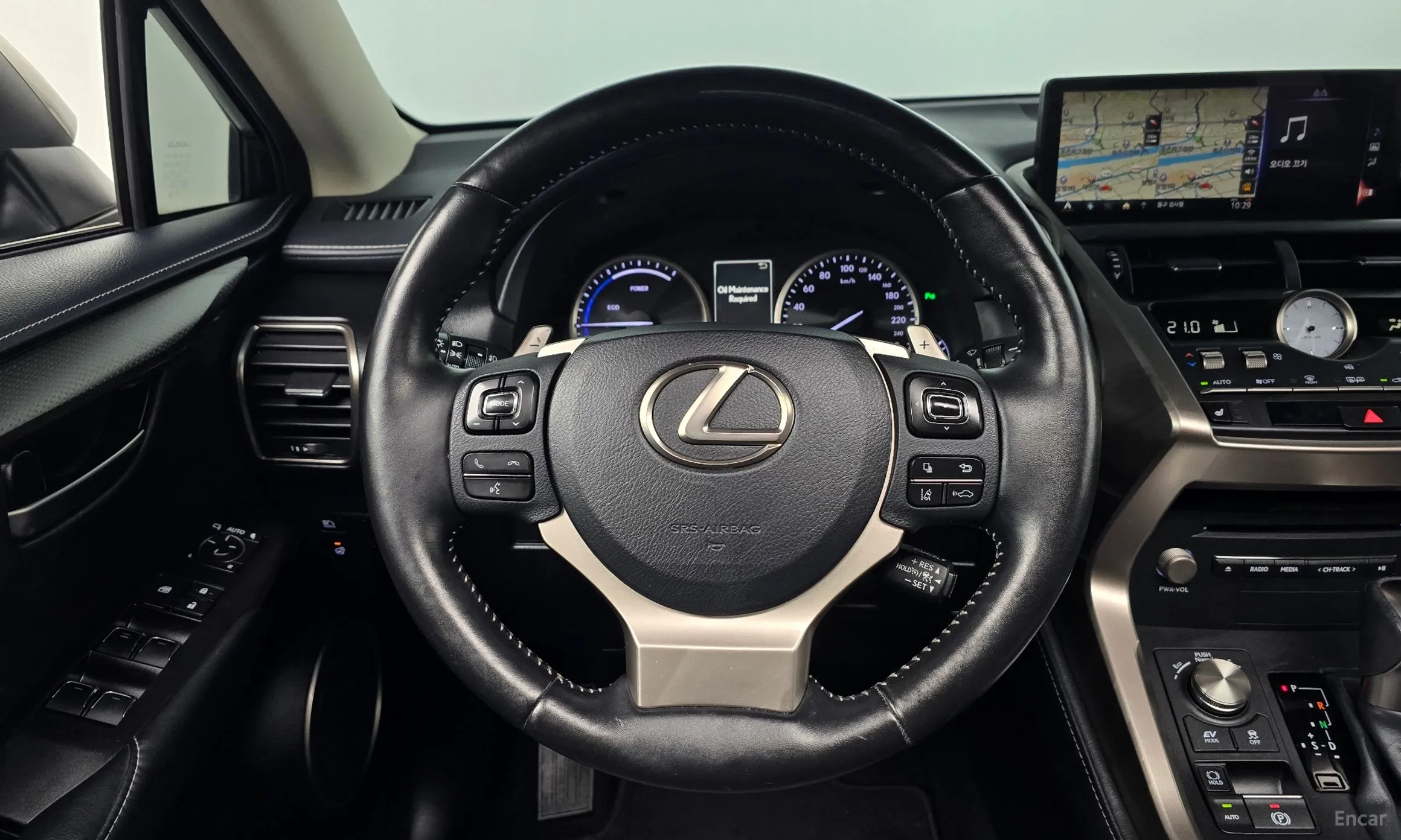 Lexus NX300h превью 13