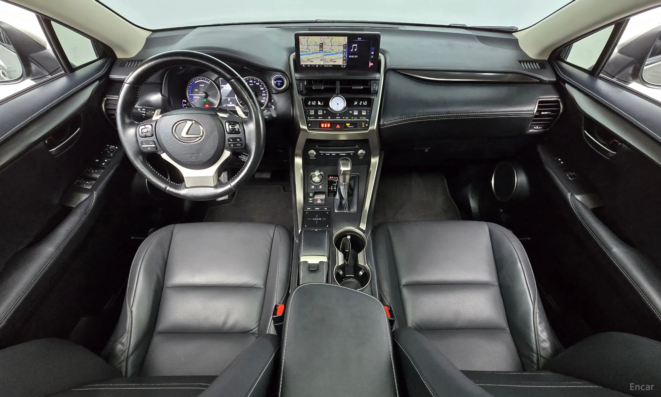 Lexus NX300h превью 7