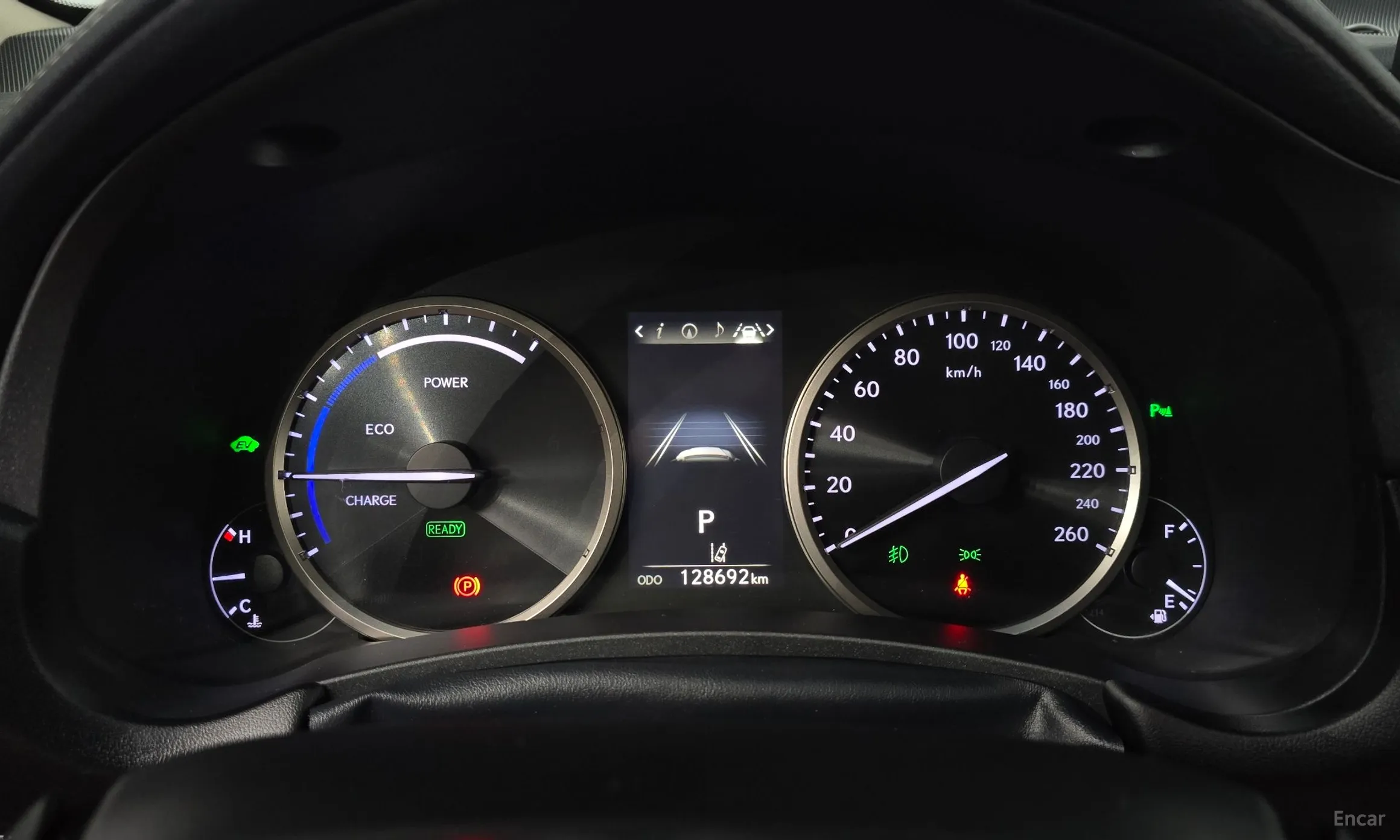 Lexus NX300h превью 8