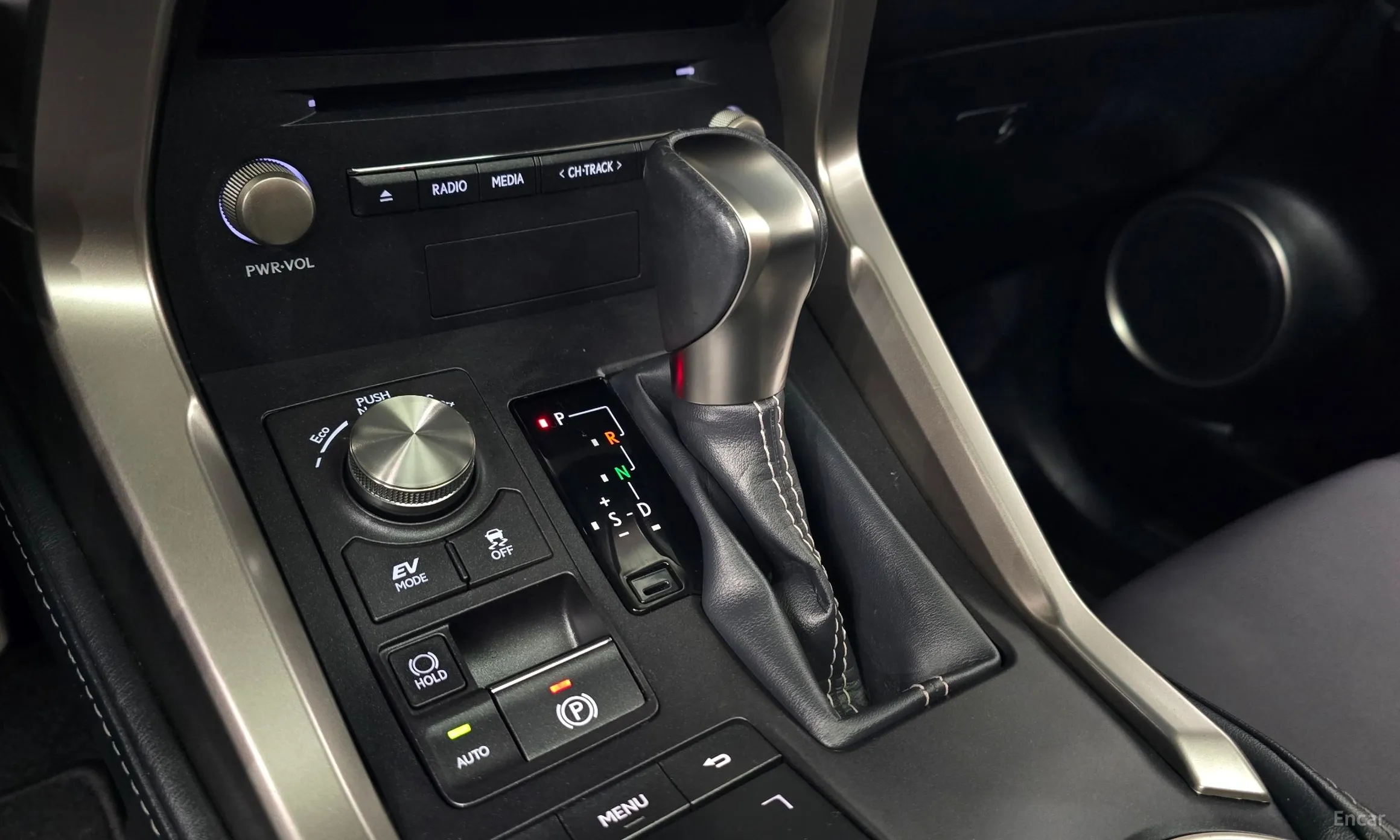 Lexus NX300h превью 9