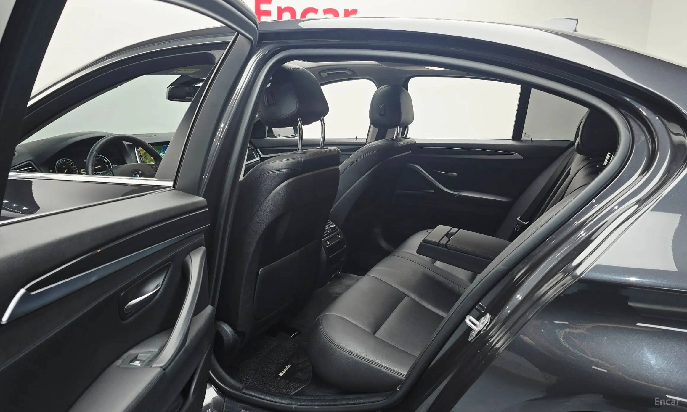 BMW 5 Series (F10) превью 11