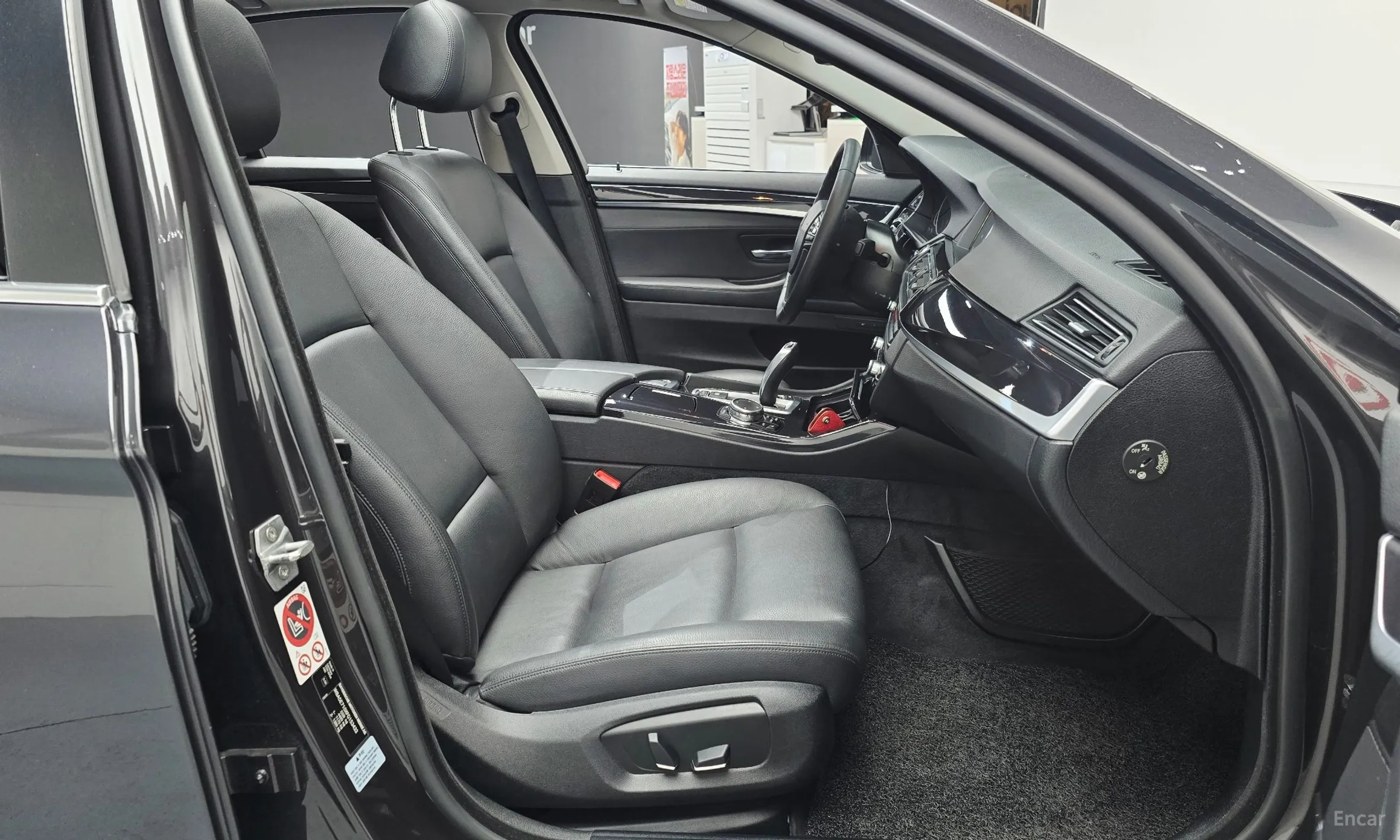 BMW 5 Series (F10) превью 12
