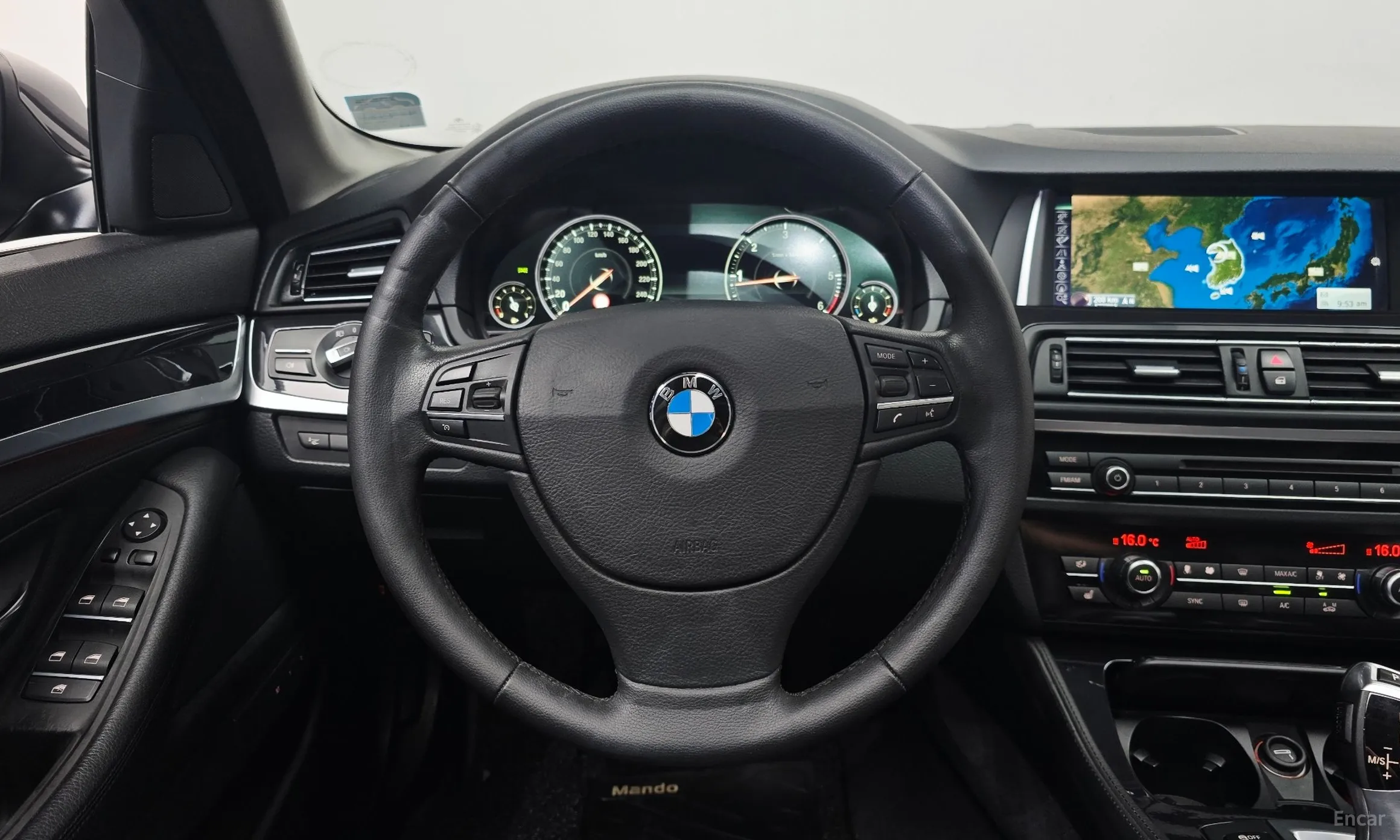 BMW 5 Series (F10) превью 13