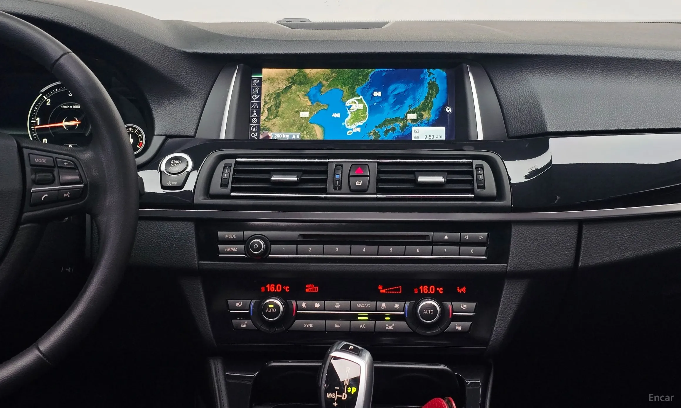 BMW 5 Series (F10) превью 14