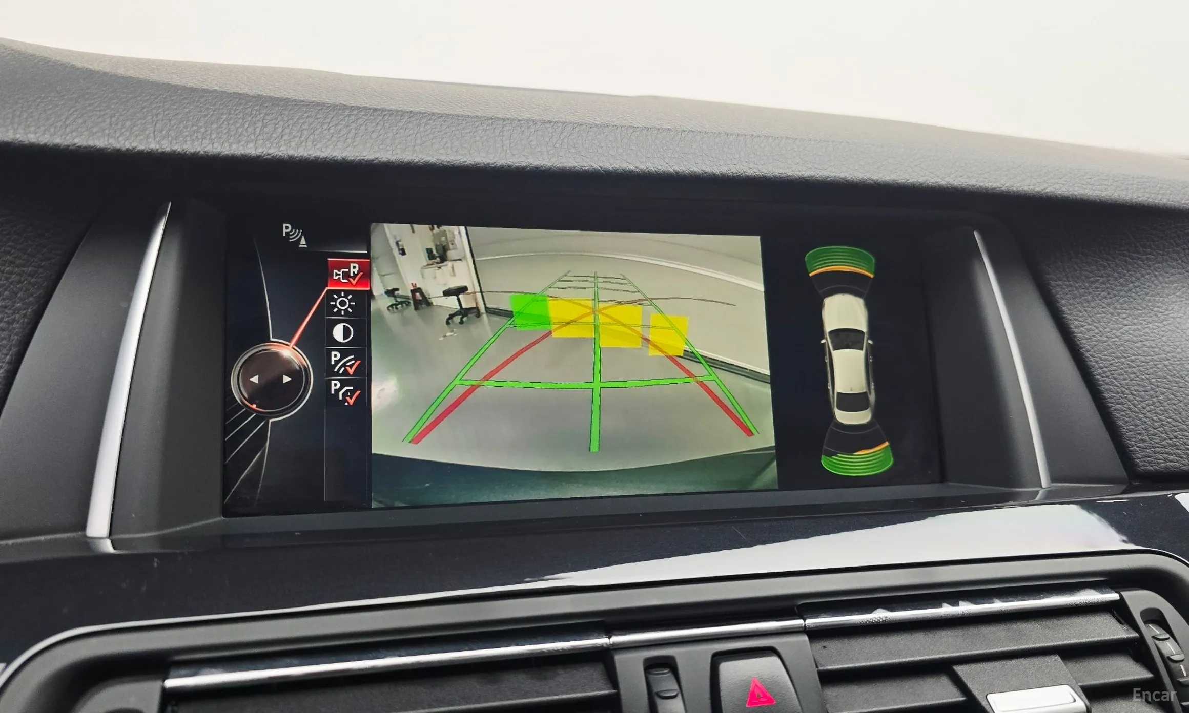 BMW 5 Series (F10) превью 17