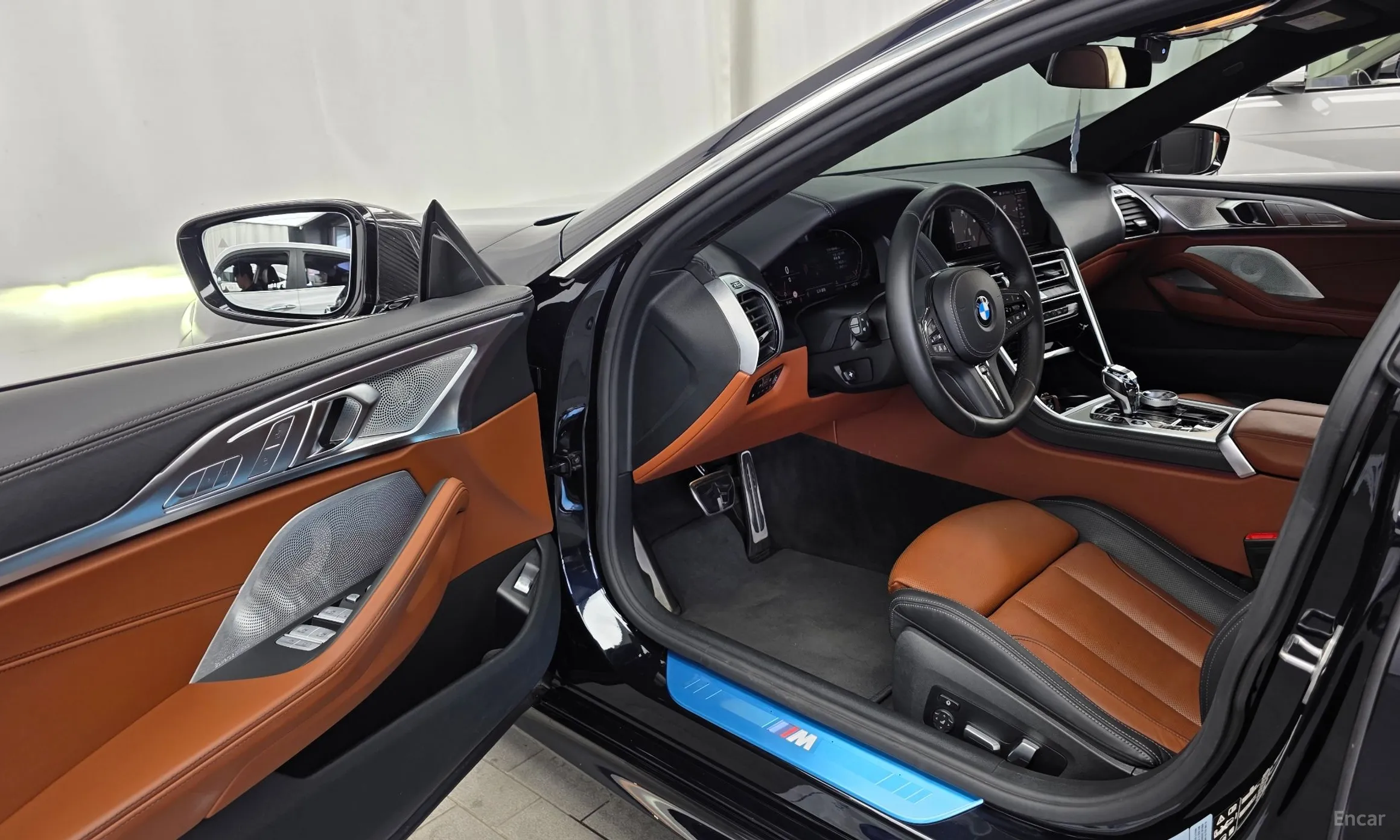 BMW 8-series (G15) превью 10
