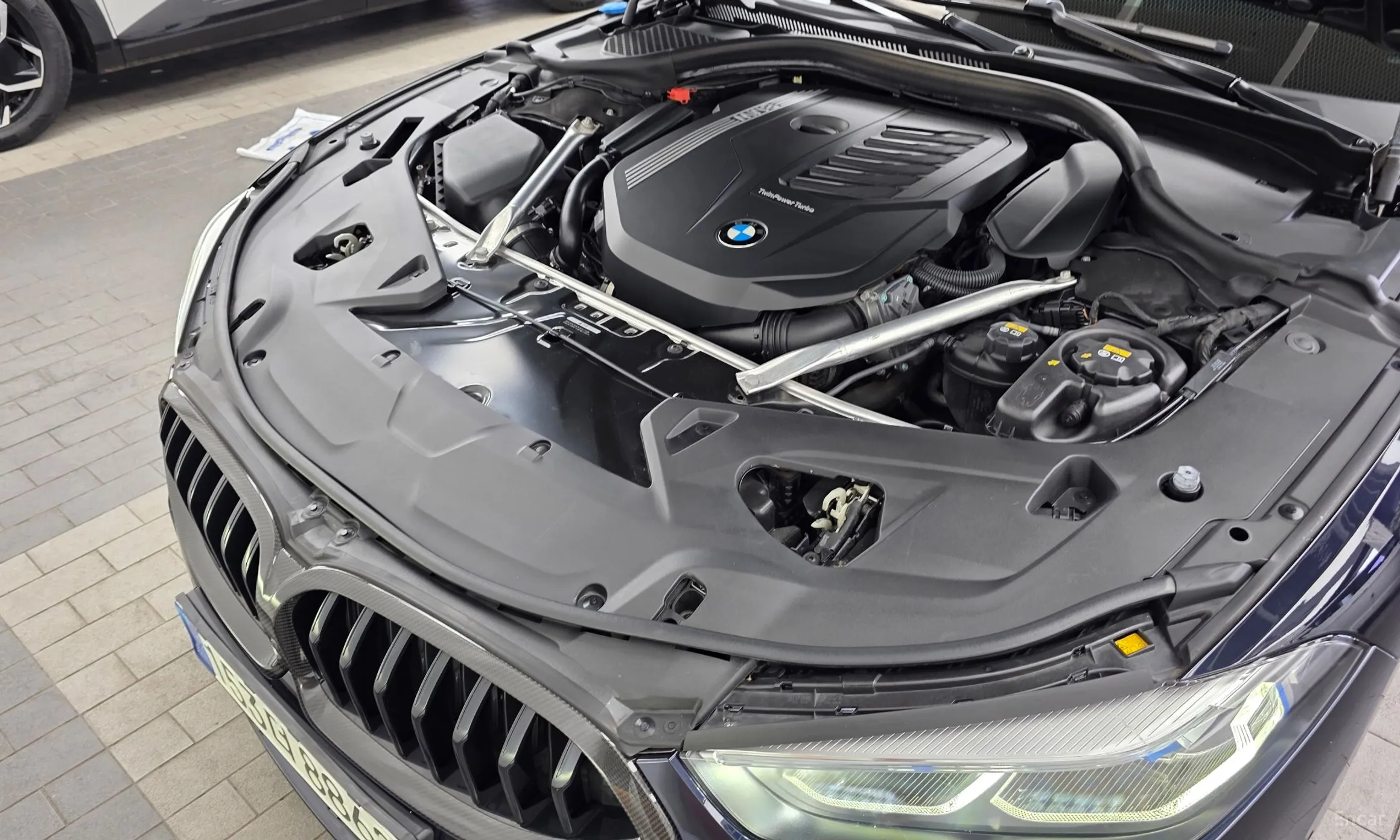 BMW 8-series (G15) превью 6