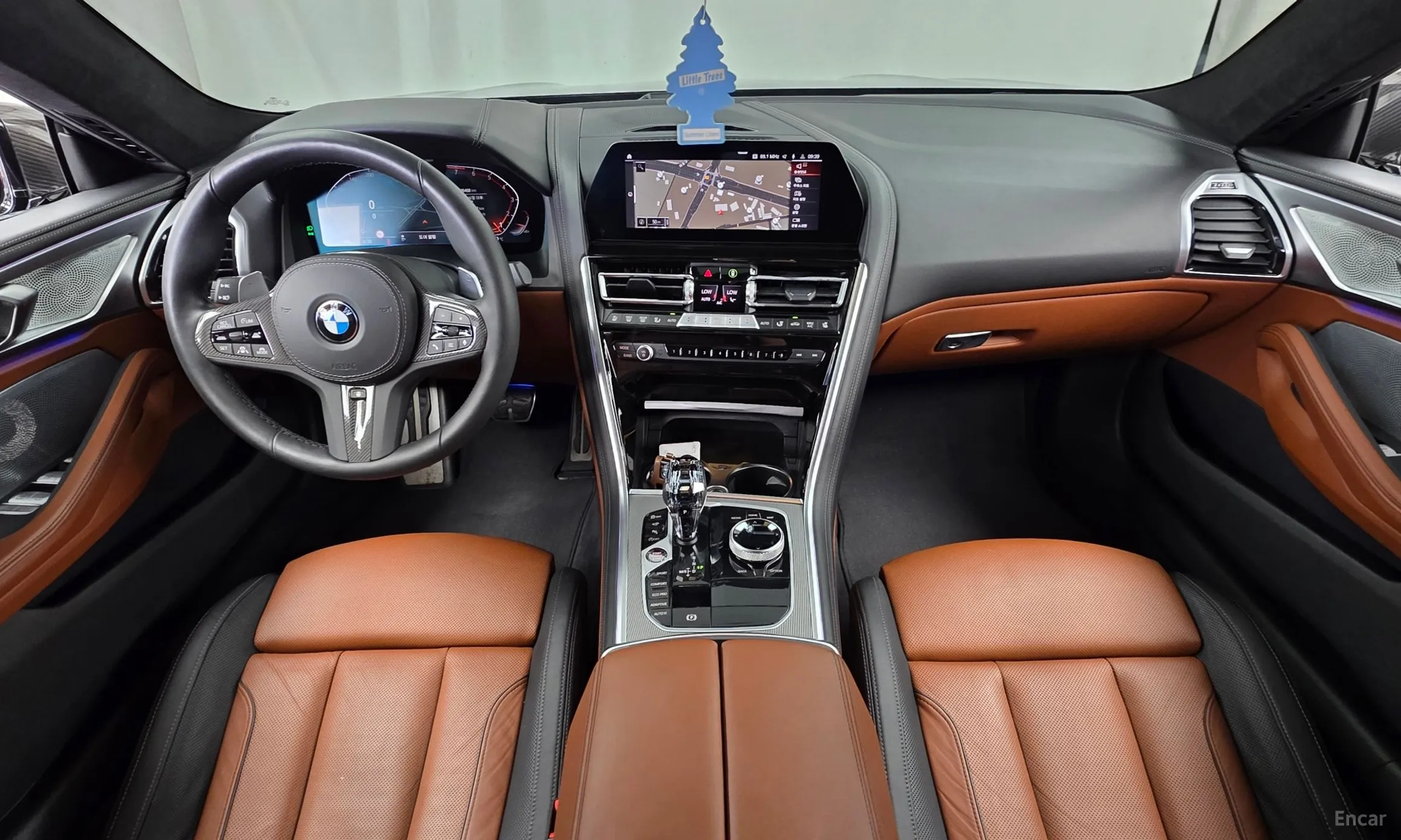 BMW 8-series (G15) превью 7