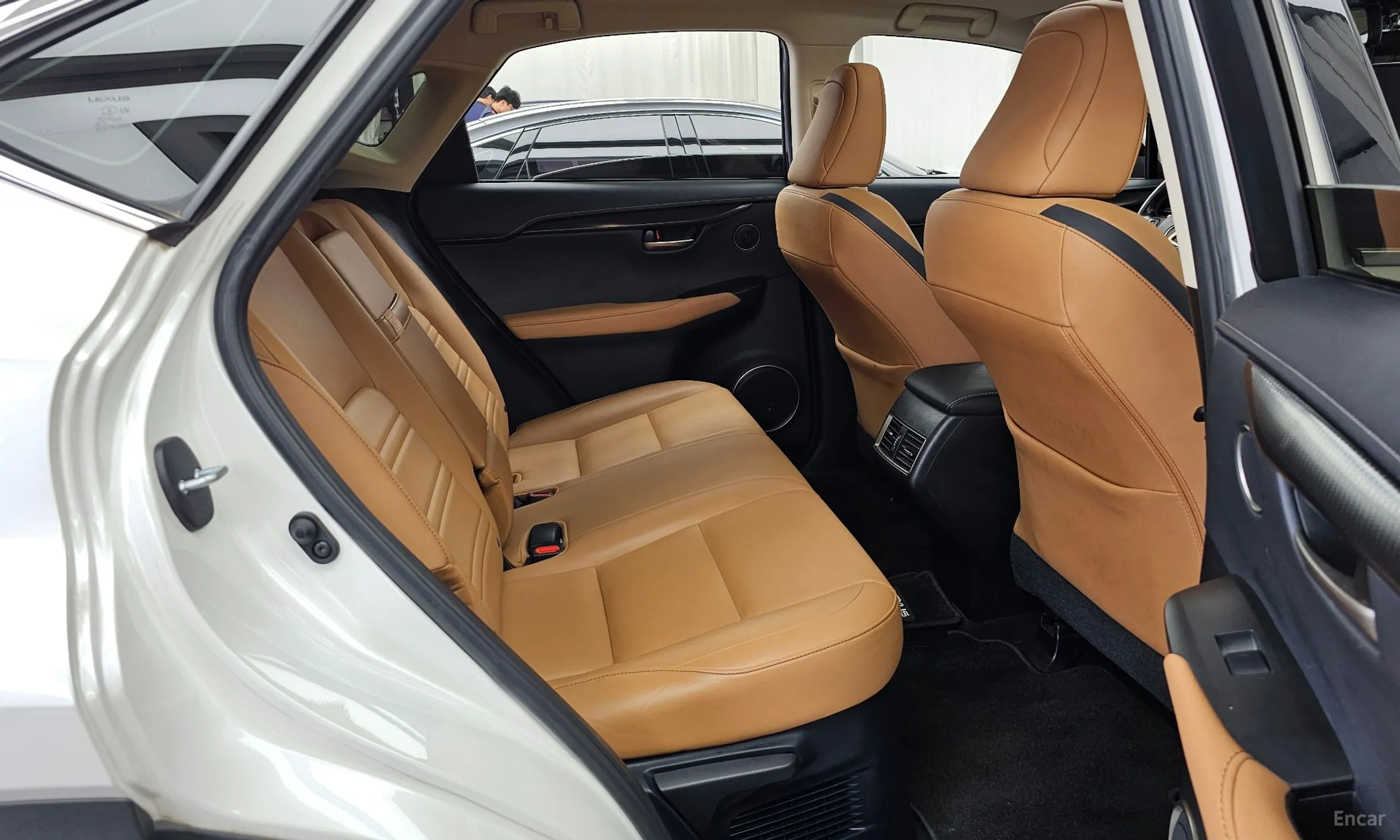 Lexus NX300h превью 12