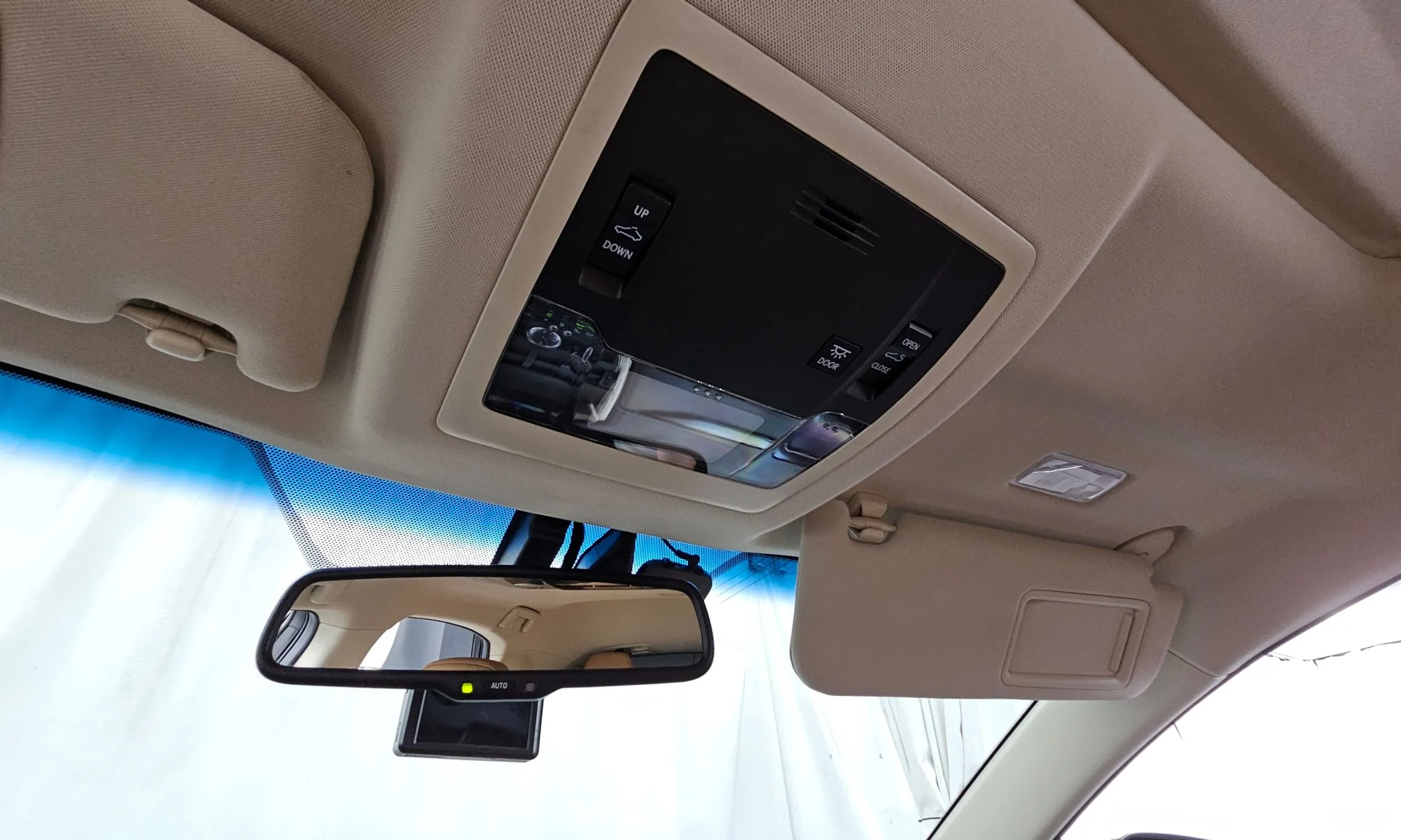 Lexus NX300h превью 17