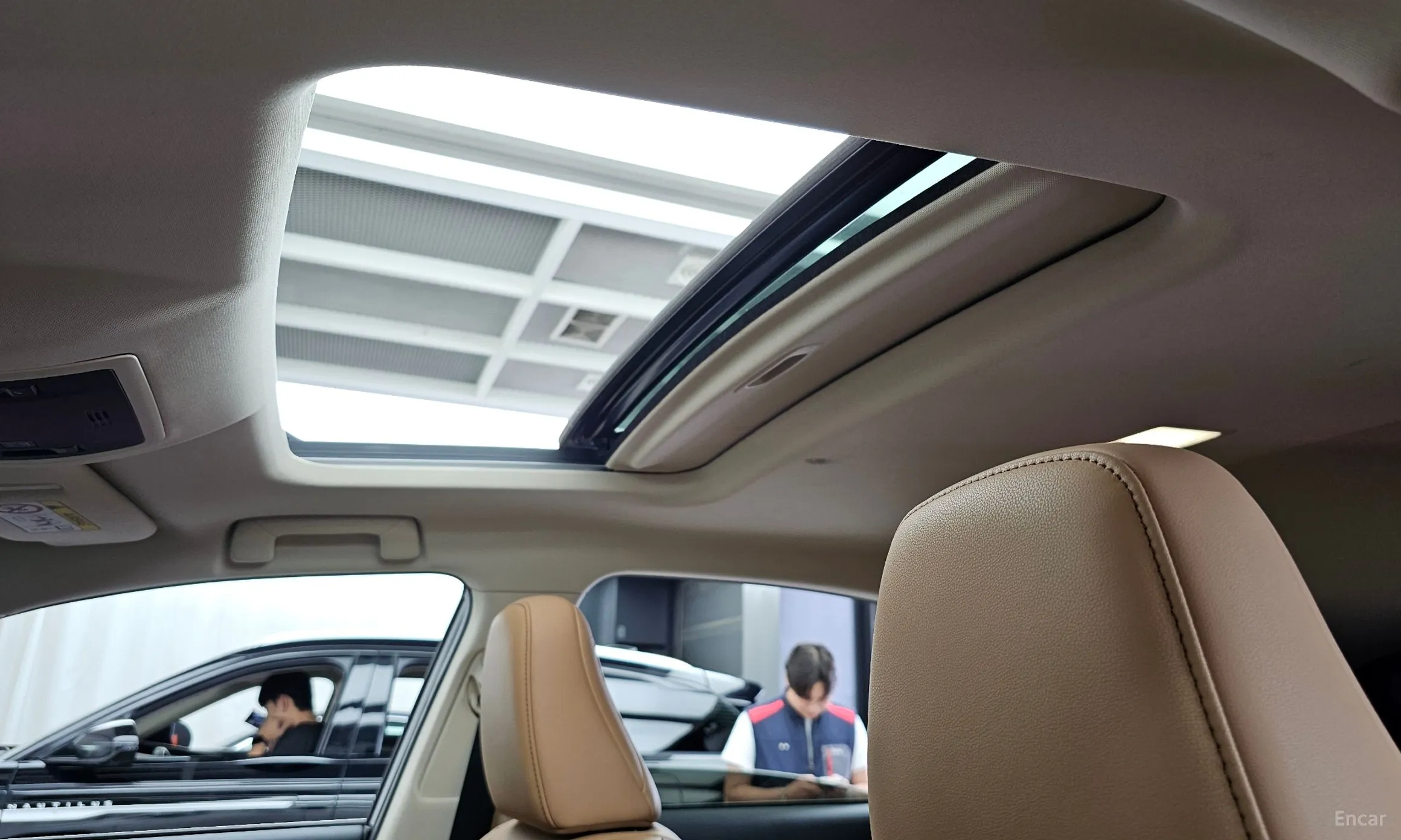 Lexus NX300h превью 19