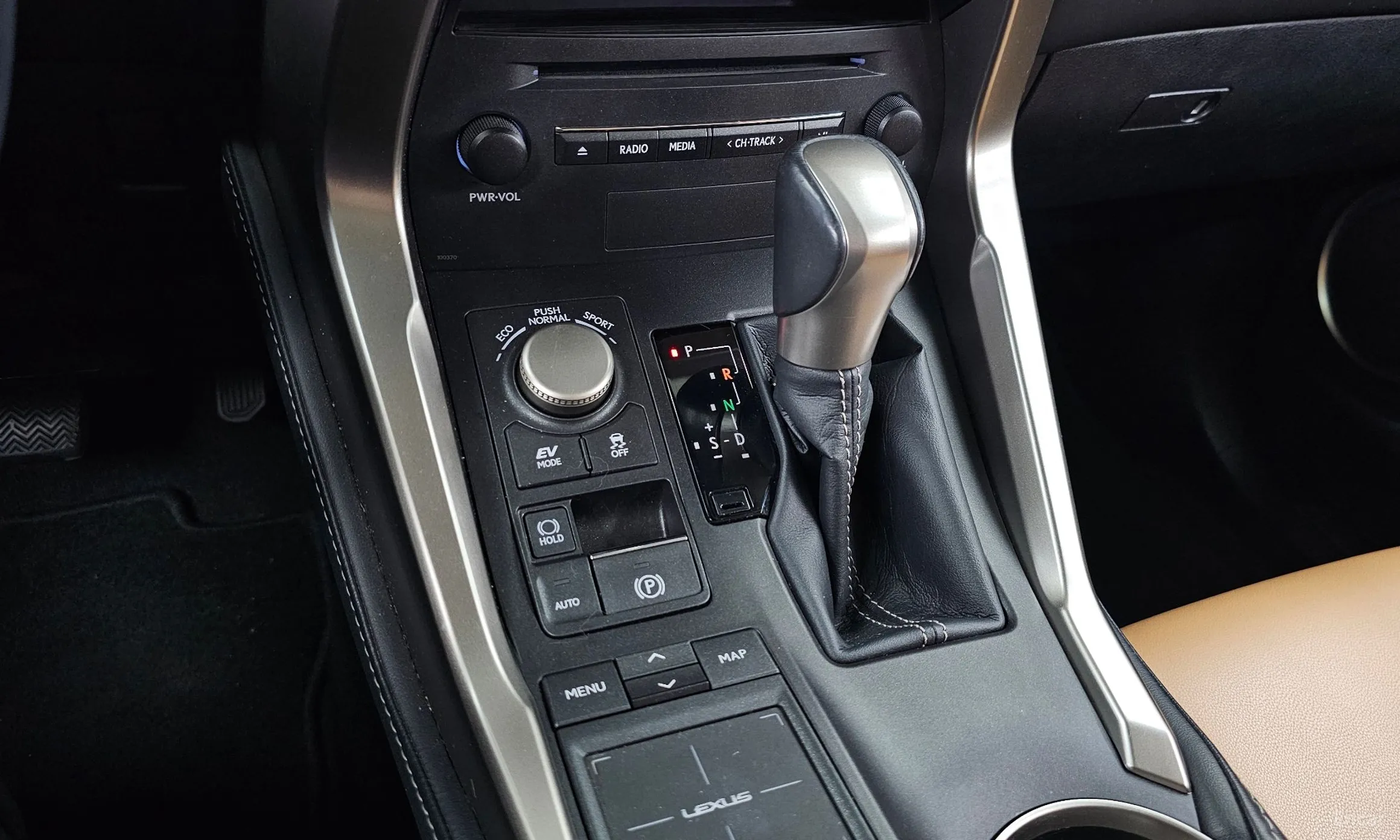 Lexus NX300h превью 9