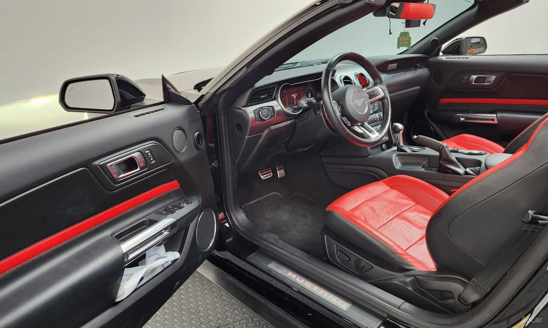 Ford Mustang превью 10