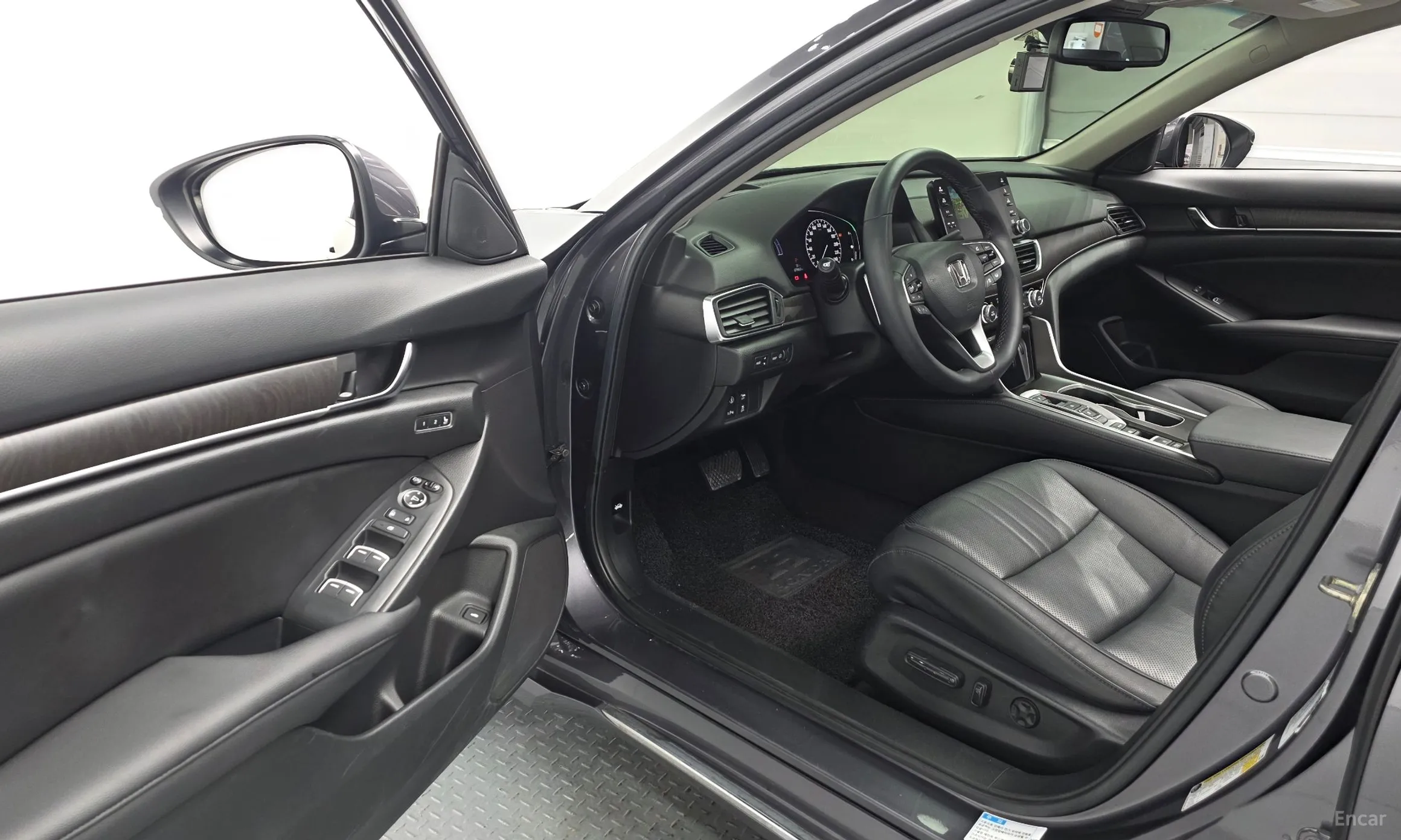Honda Accord 10th Generation превью 10