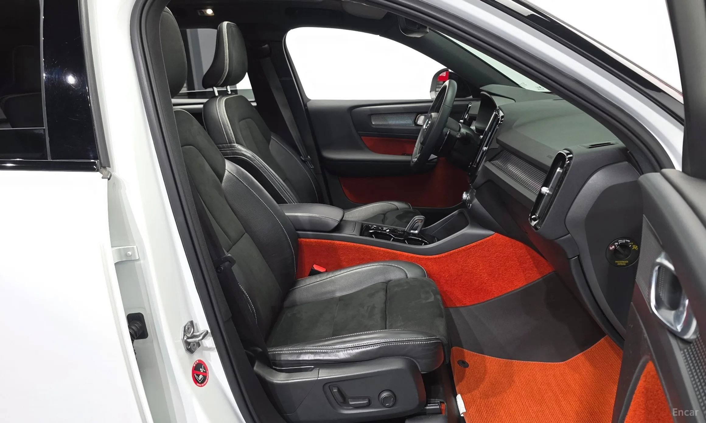 Volvo XC40 превью 11
