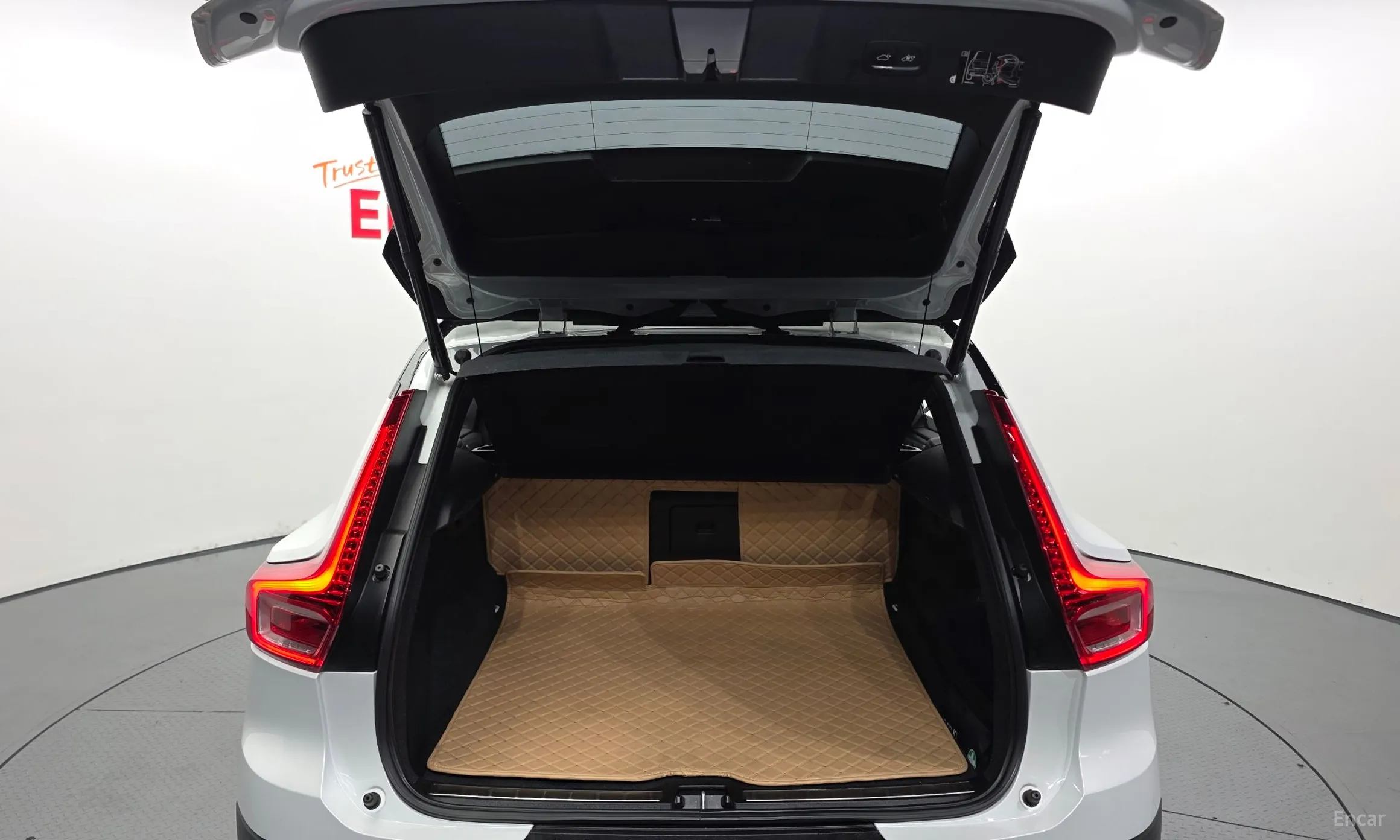 Volvo XC40 превью 20