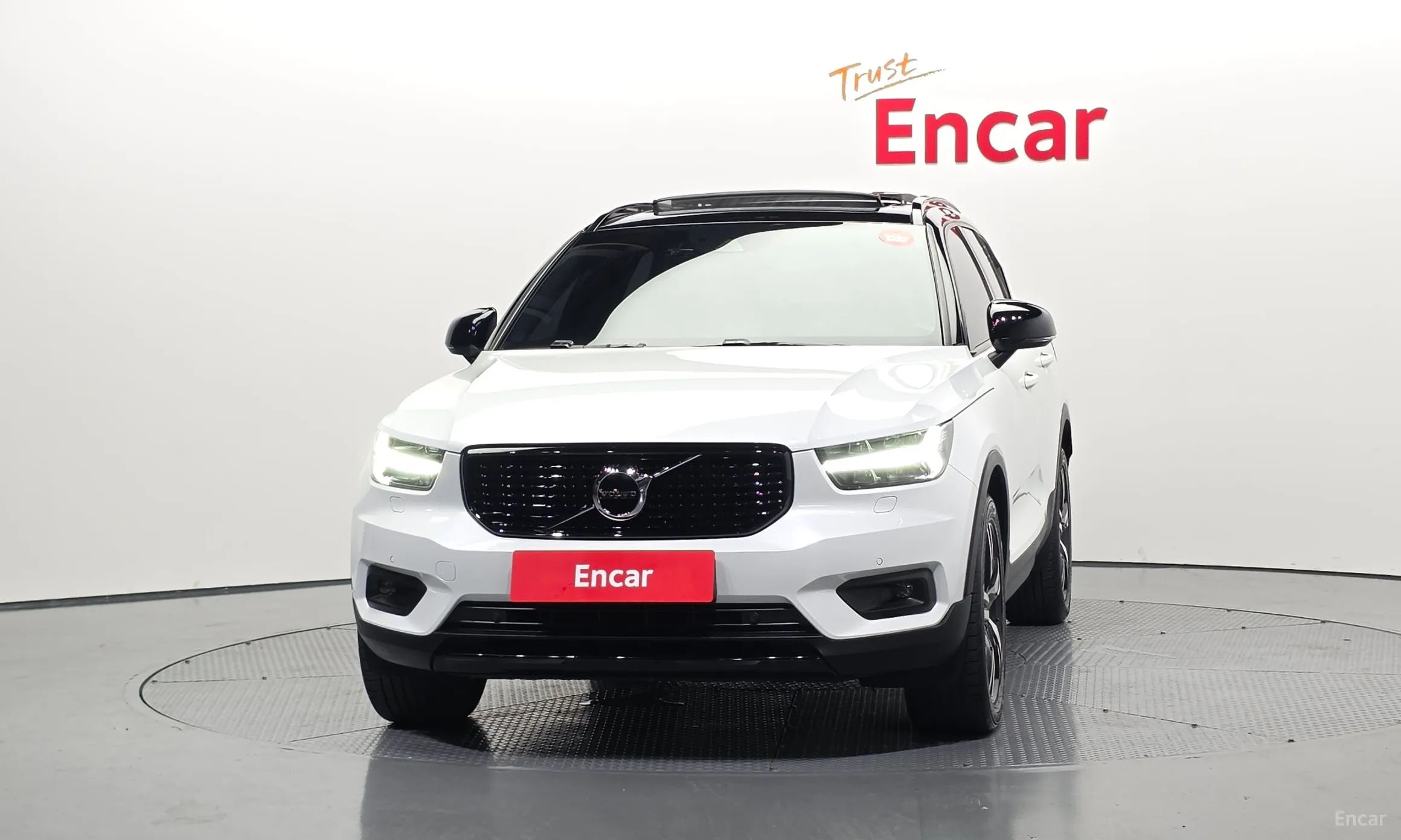 Volvo XC40 превью 3