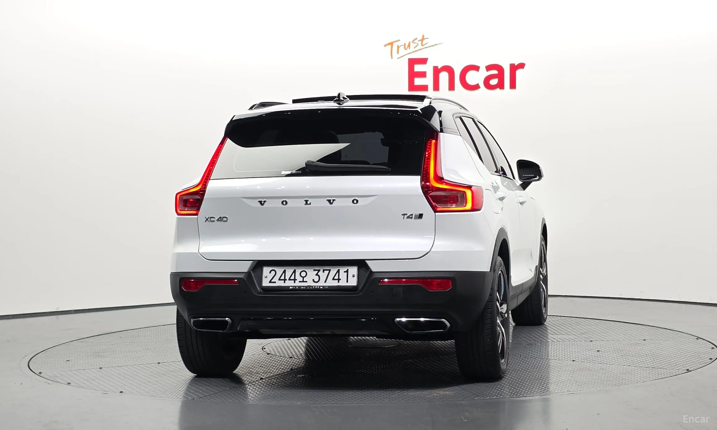 Volvo XC40 превью 4