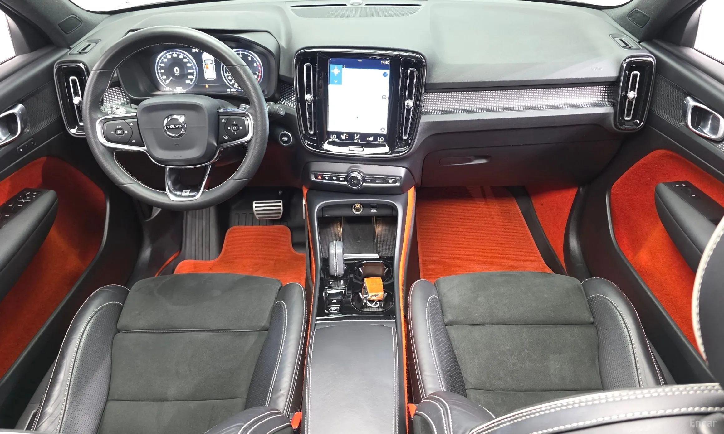Volvo XC40 превью 7