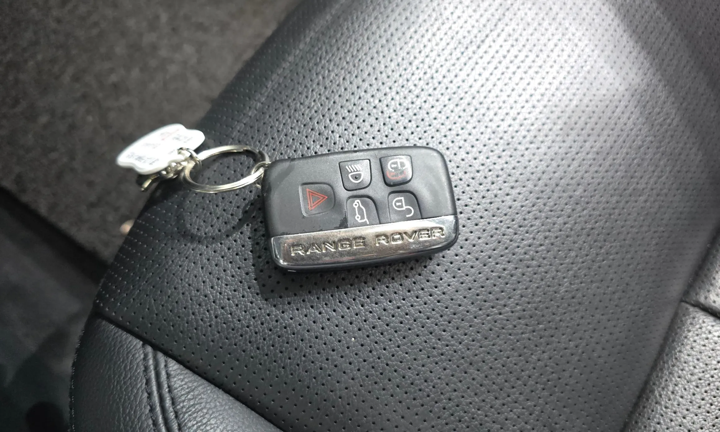 Land Rover Discovery Sports превью 16