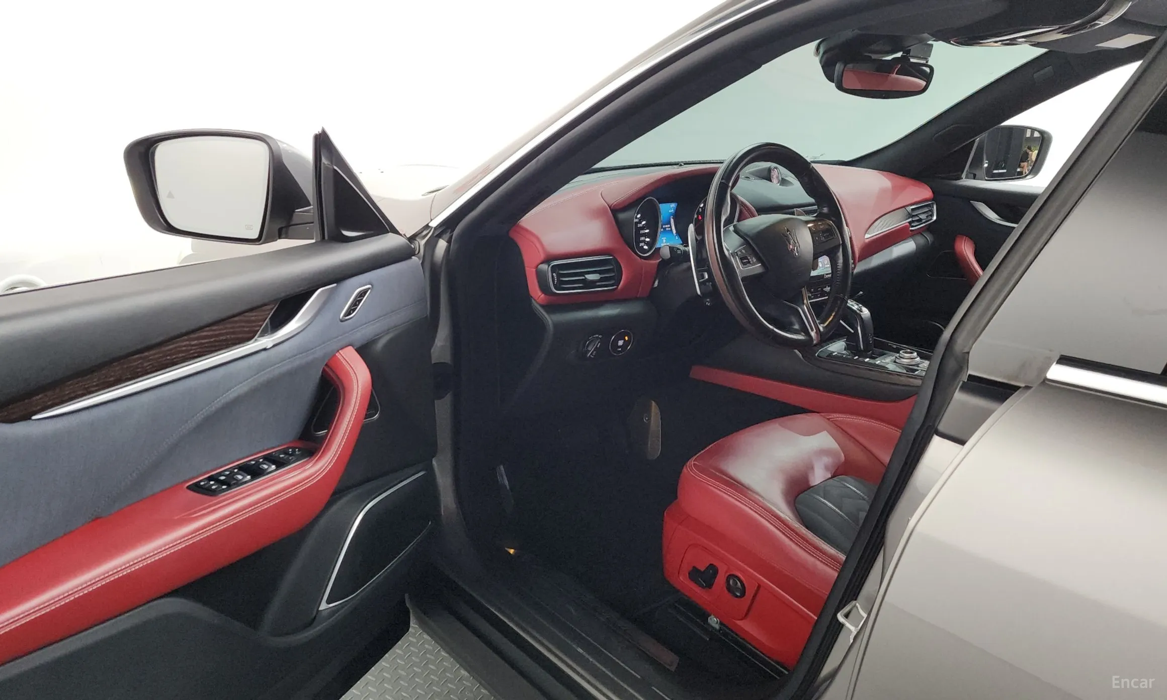 Maserati Levante превью 10