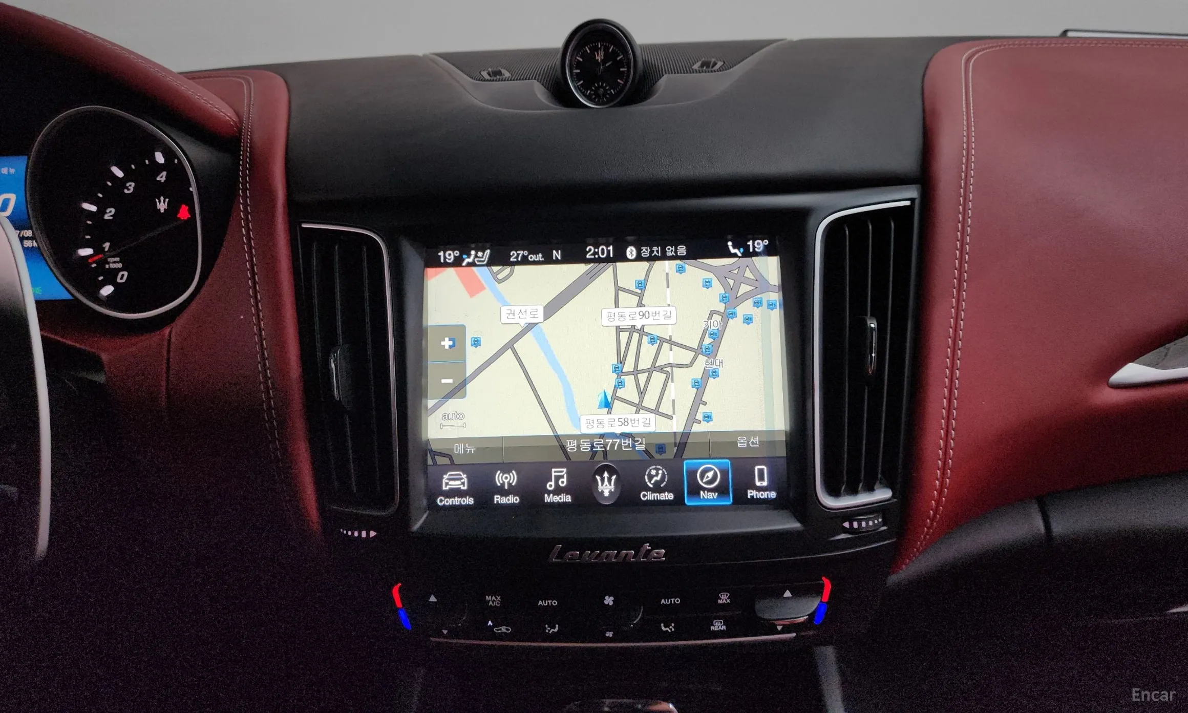 Maserati Levante превью 13