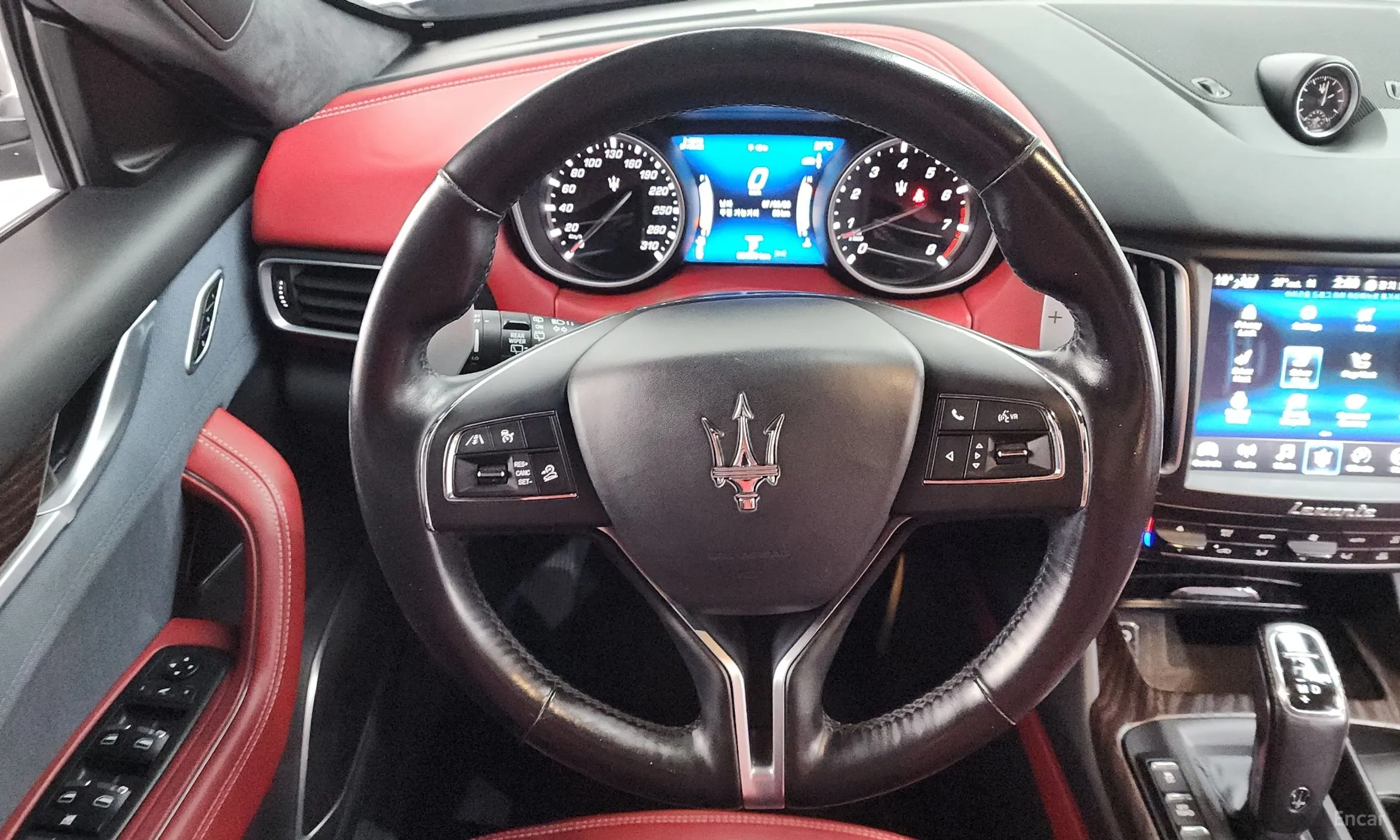 Maserati Levante превью 14